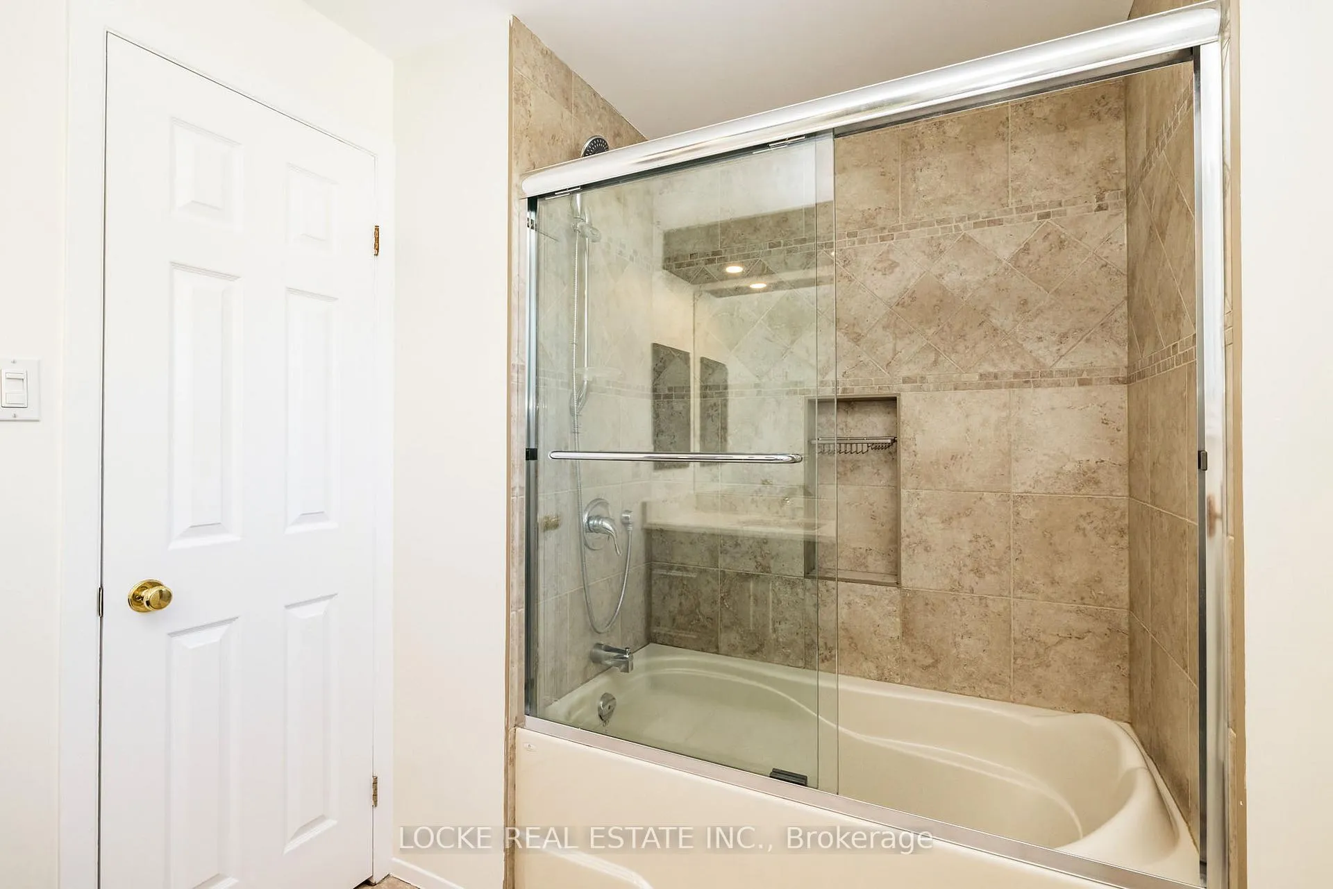 Photo 32 of 1404 Forest Valley Drive, Ottawa, Chapel Hill — HOMEH