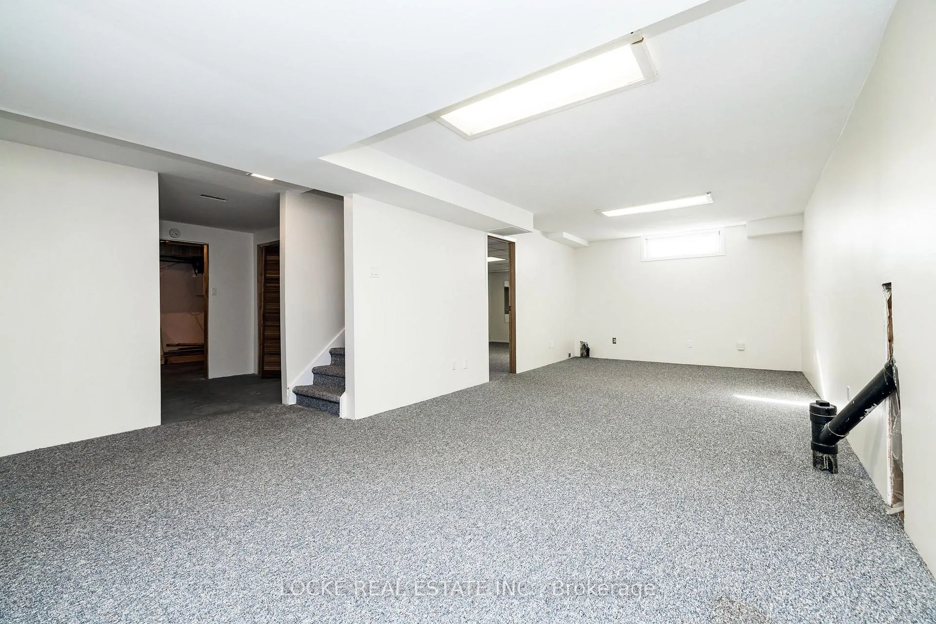 Photo 35 of 1404 Forest Valley Drive, Ottawa, Chapel Hill — HOMEH