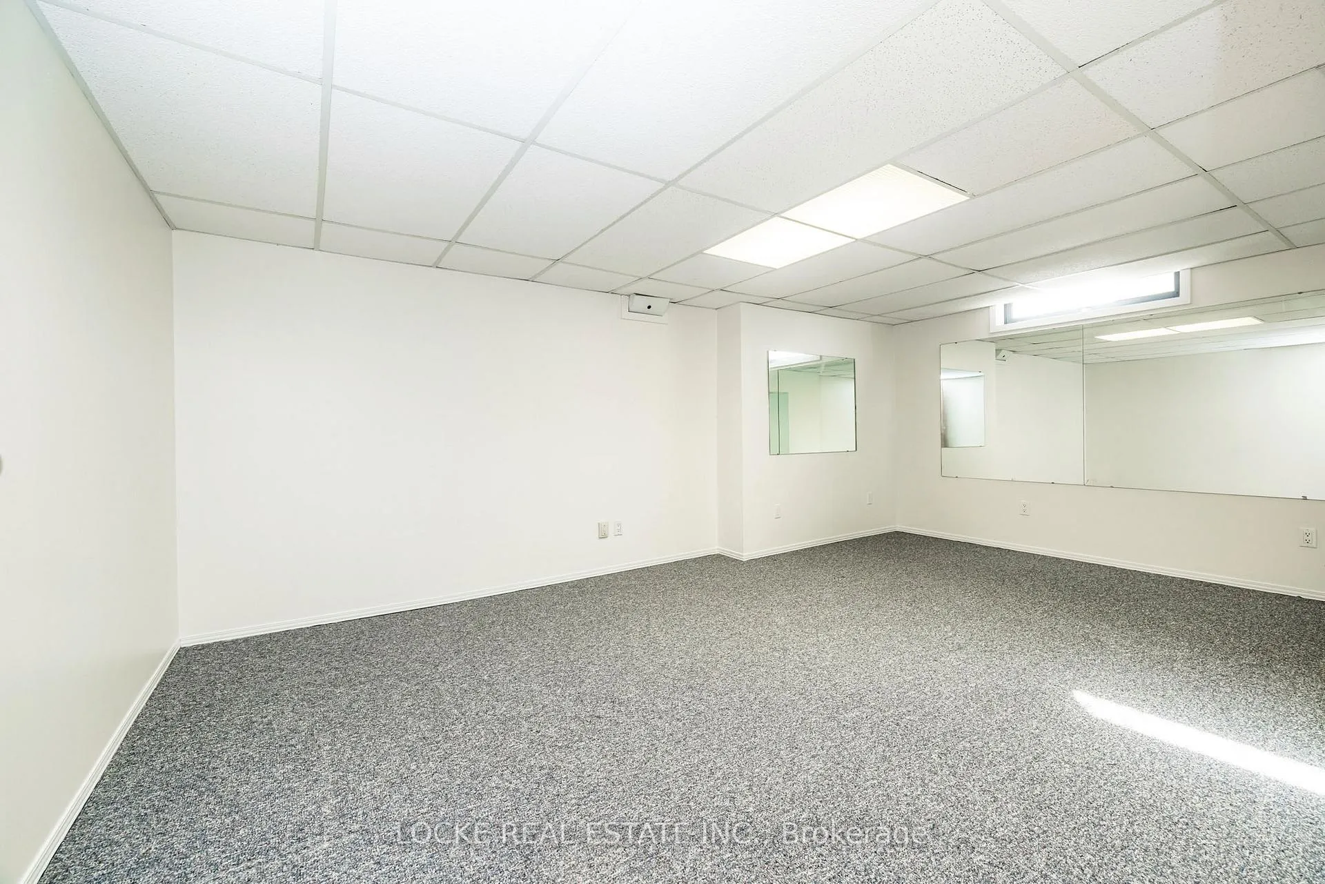 Photo 36 of 1404 Forest Valley Drive, Ottawa, Chapel Hill — HOMEH