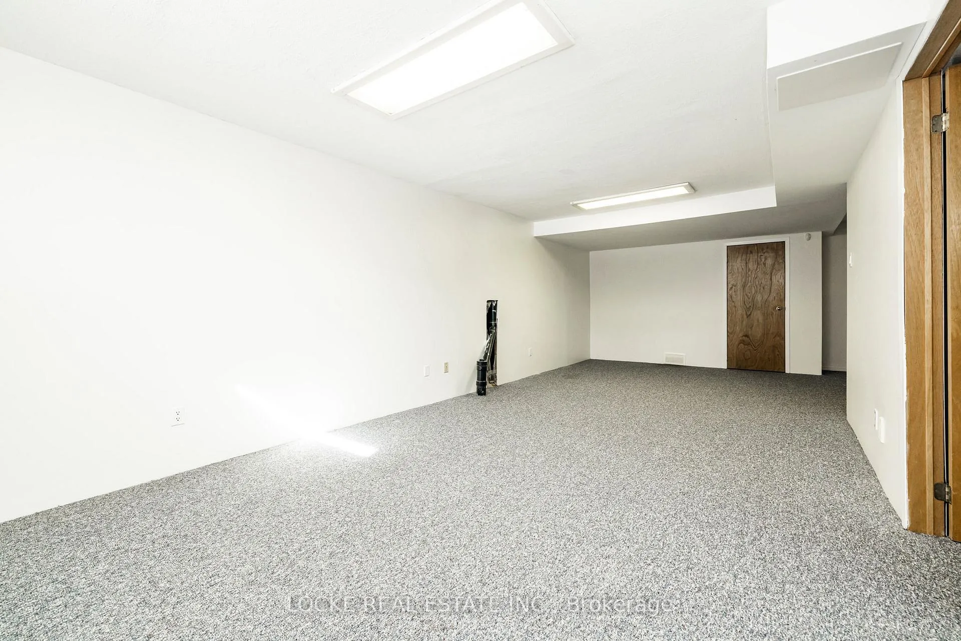 Photo 37 of 1404 Forest Valley Drive, Ottawa, Chapel Hill — HOMEH