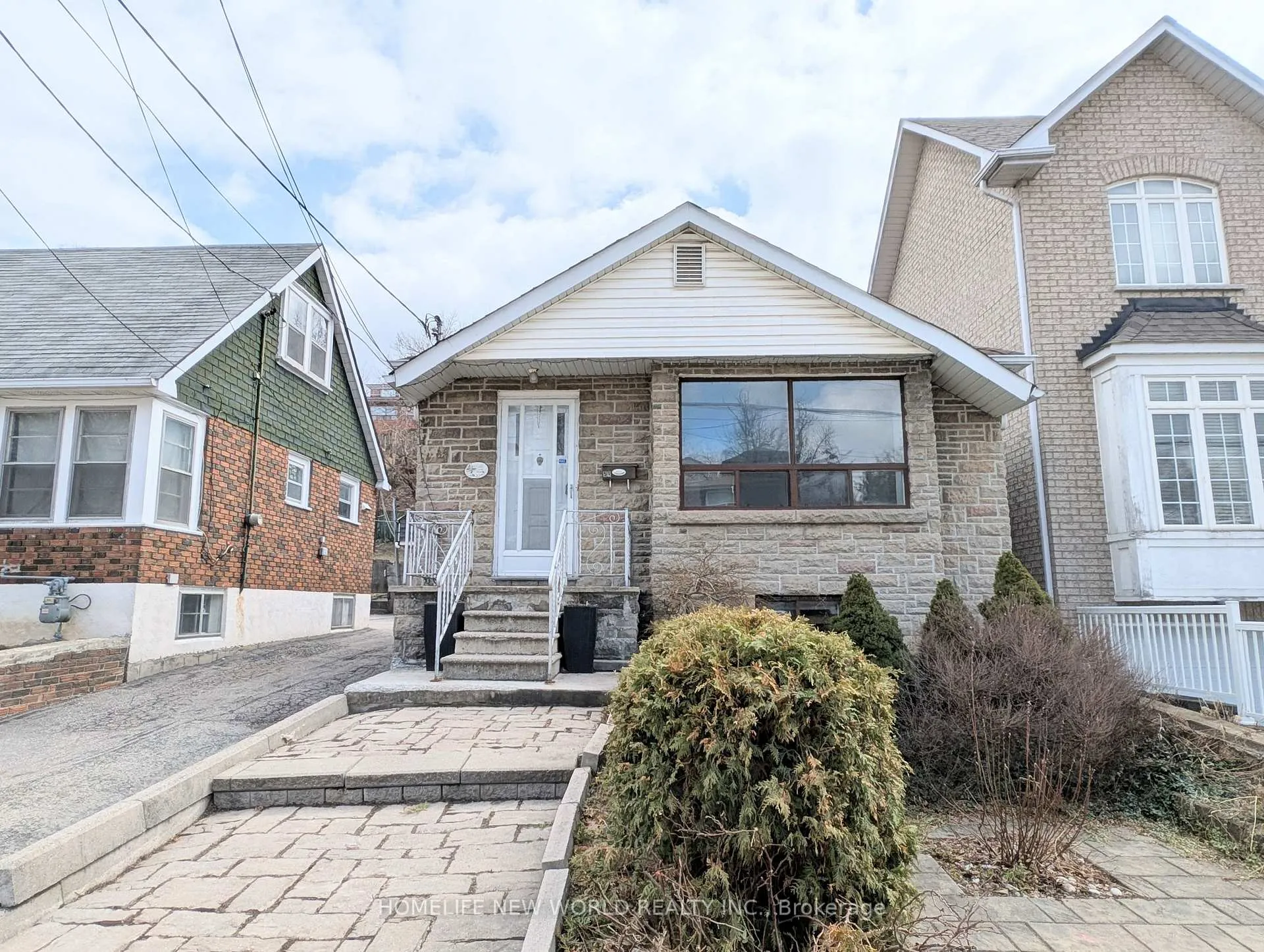 Photo 2 of 53 Dunraven Drive, Toronto, Keelesdale-Eglinton West — HOMEH