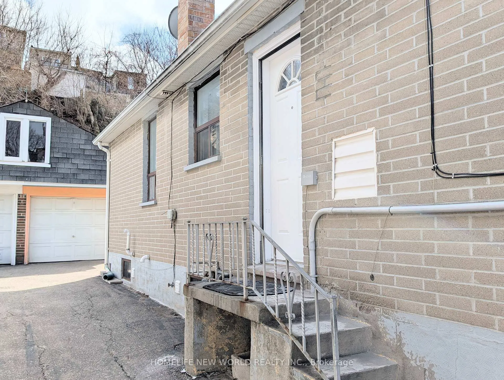 Photo 3 of 53 Dunraven Drive, Toronto, Keelesdale-Eglinton West — HOMEH