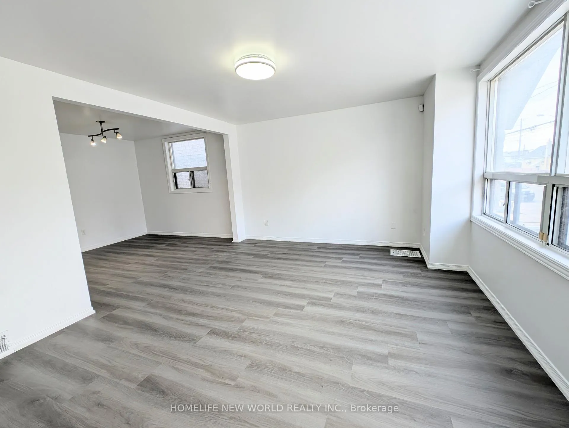 Photo 4 of 53 Dunraven Drive, Toronto, Keelesdale-Eglinton West — HOMEH