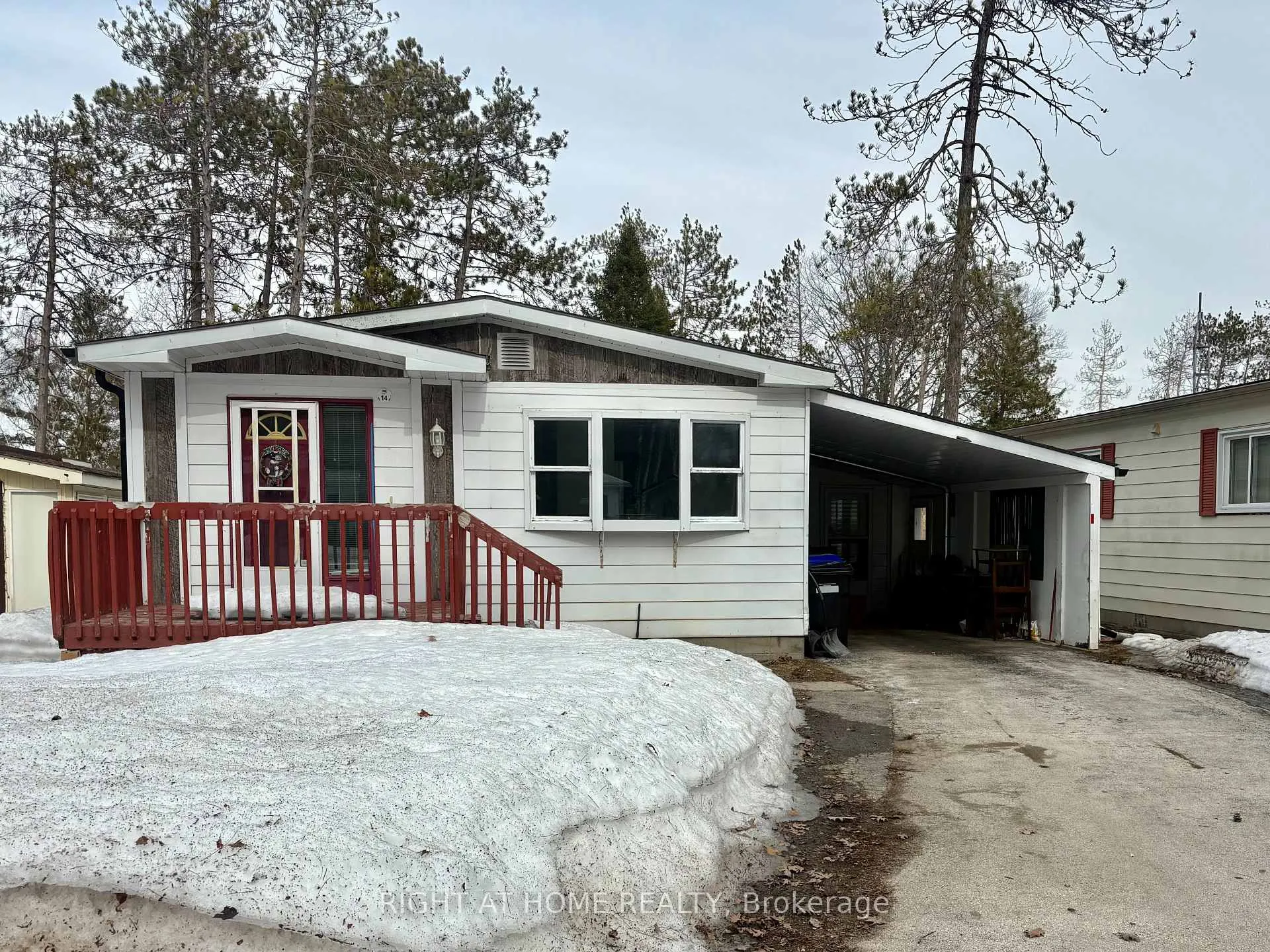 Photo 2 of 14 Sinclair Avenue S, Wasaga Beach — HOMEH