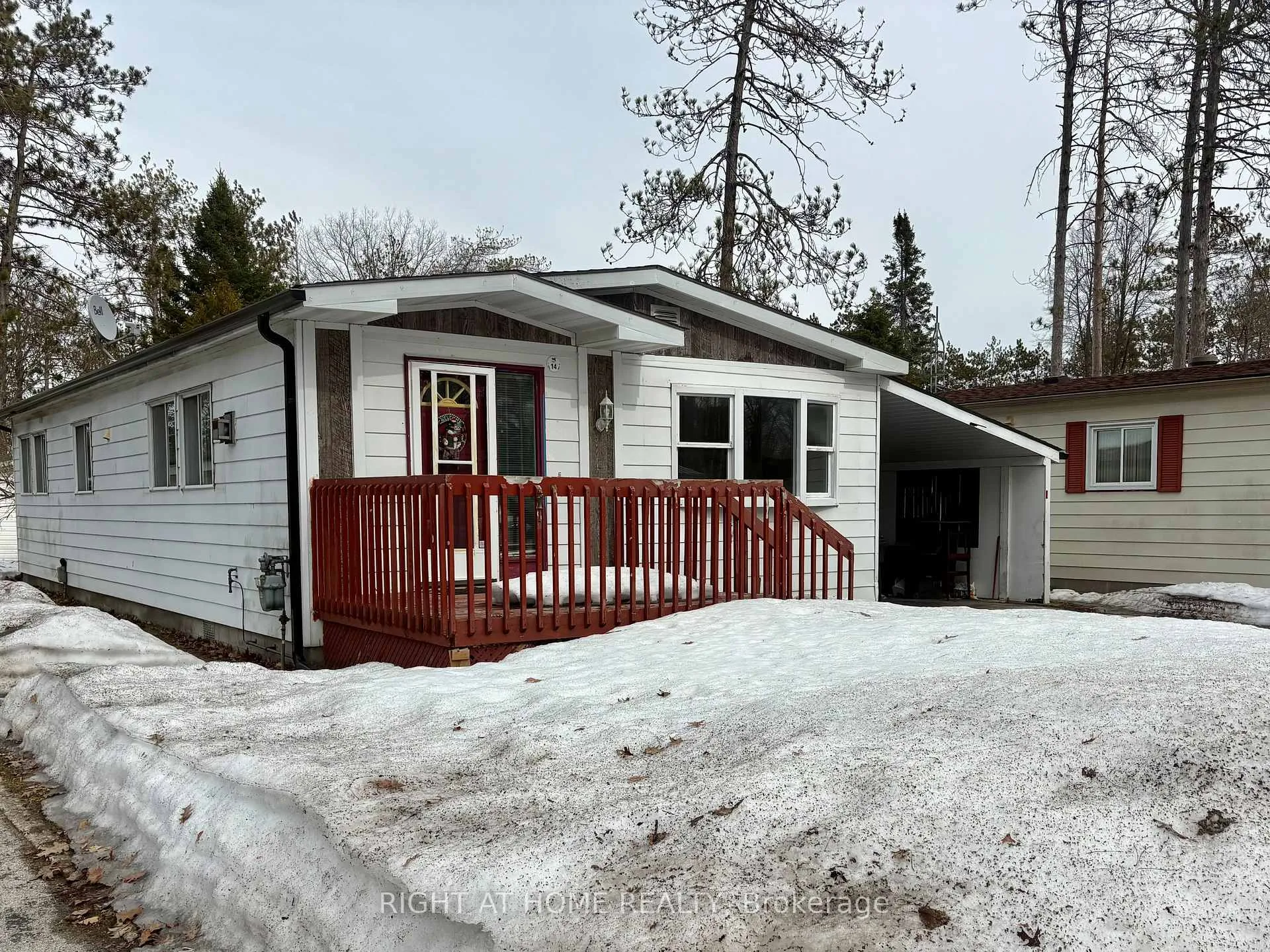 Photo 3 of 14 Sinclair Avenue S, Wasaga Beach — HOMEH