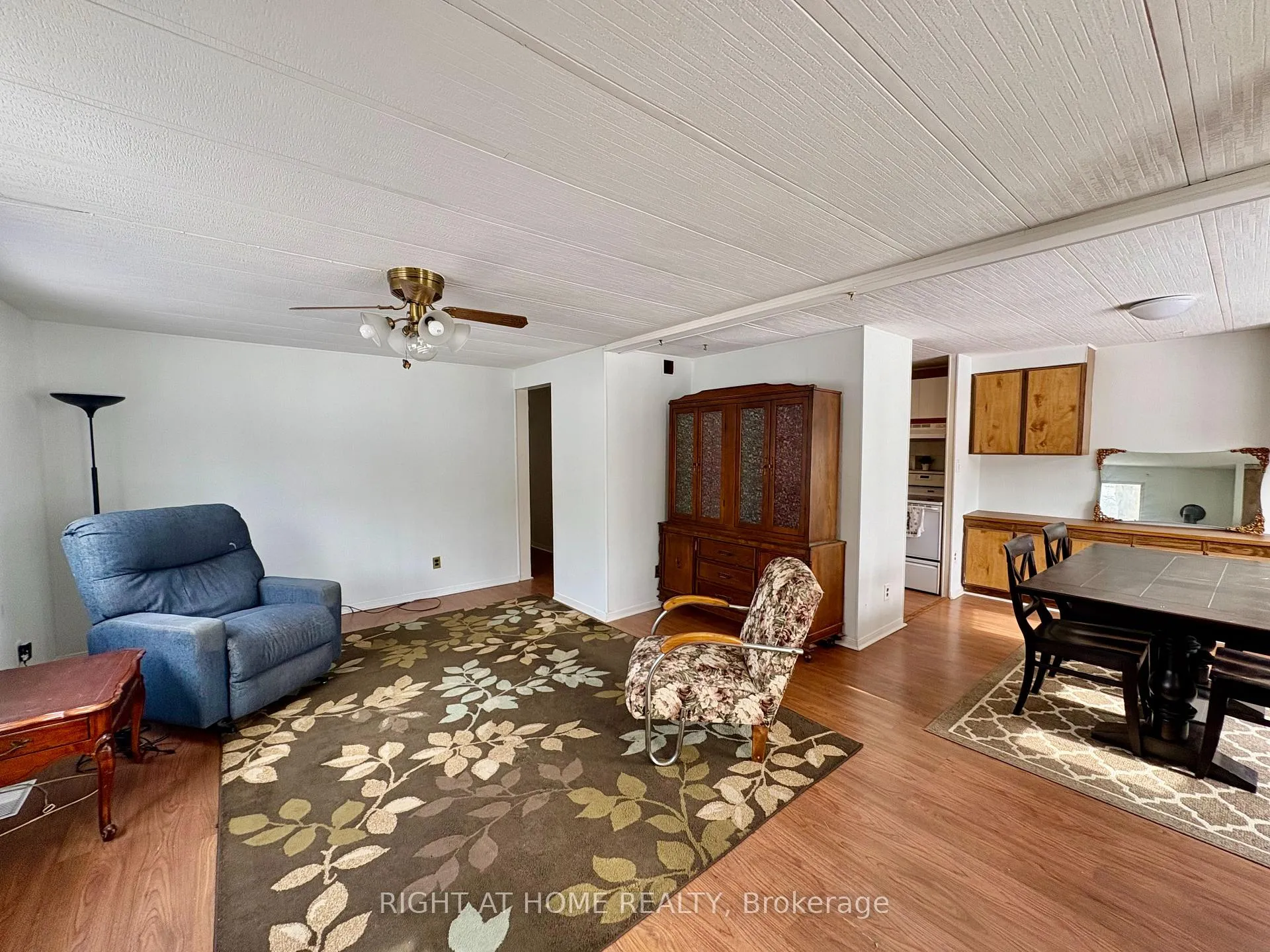 Photo 6 of 14 Sinclair Avenue S, Wasaga Beach — HOMEH