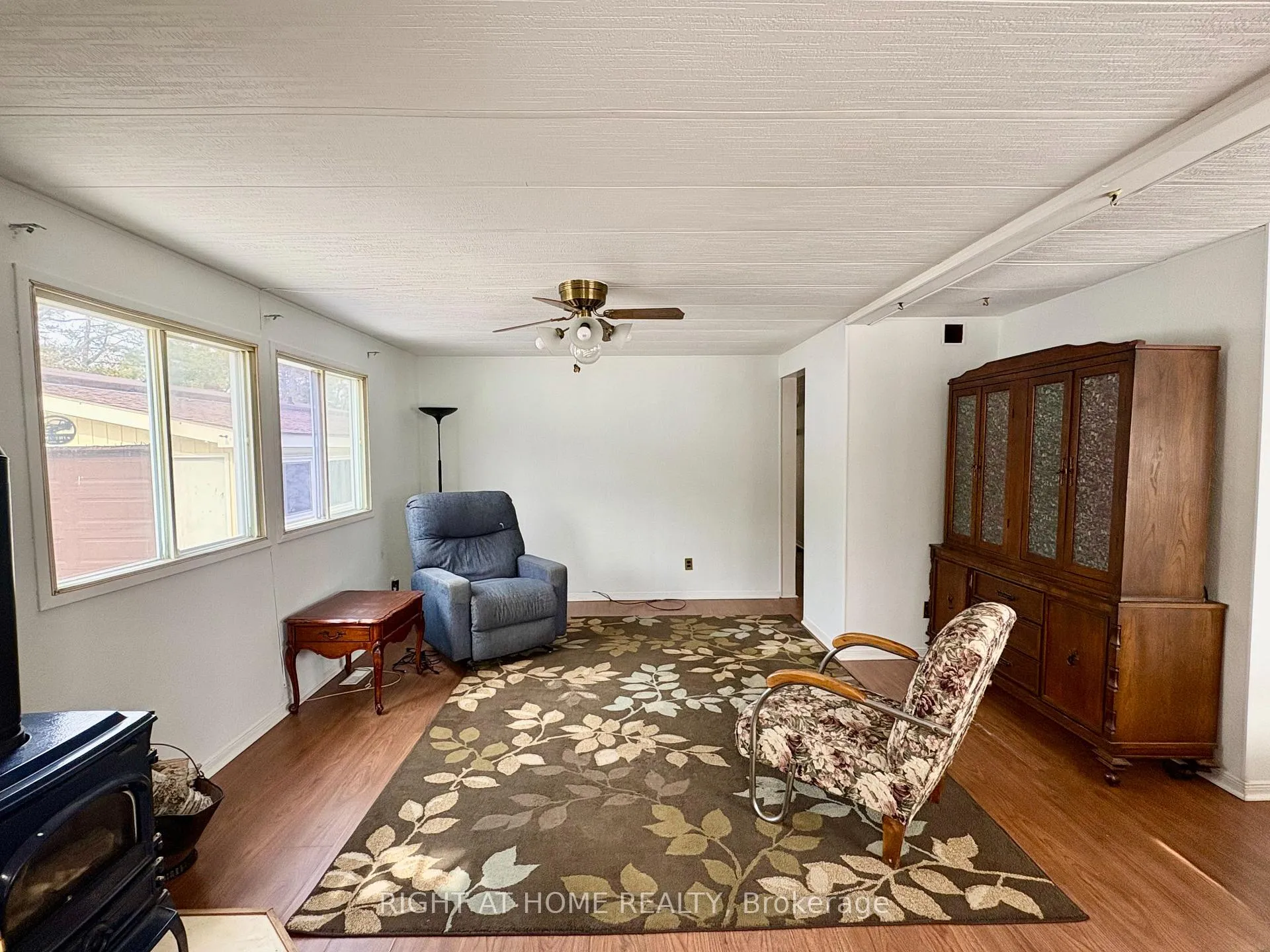 Photo 7 of 14 Sinclair Avenue S, Wasaga Beach — HOMEH