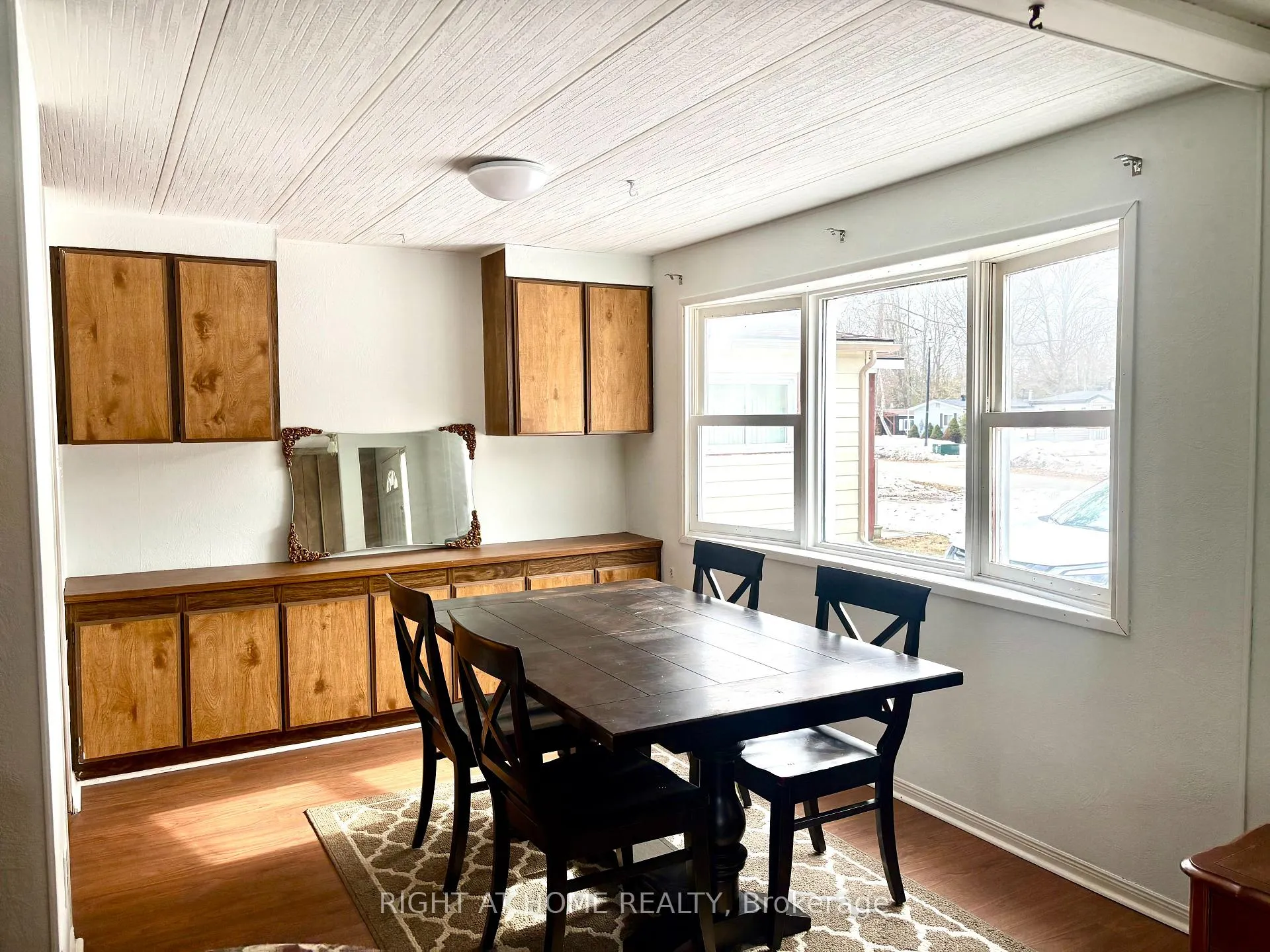 Photo 8 of 14 Sinclair Avenue S, Wasaga Beach — HOMEH