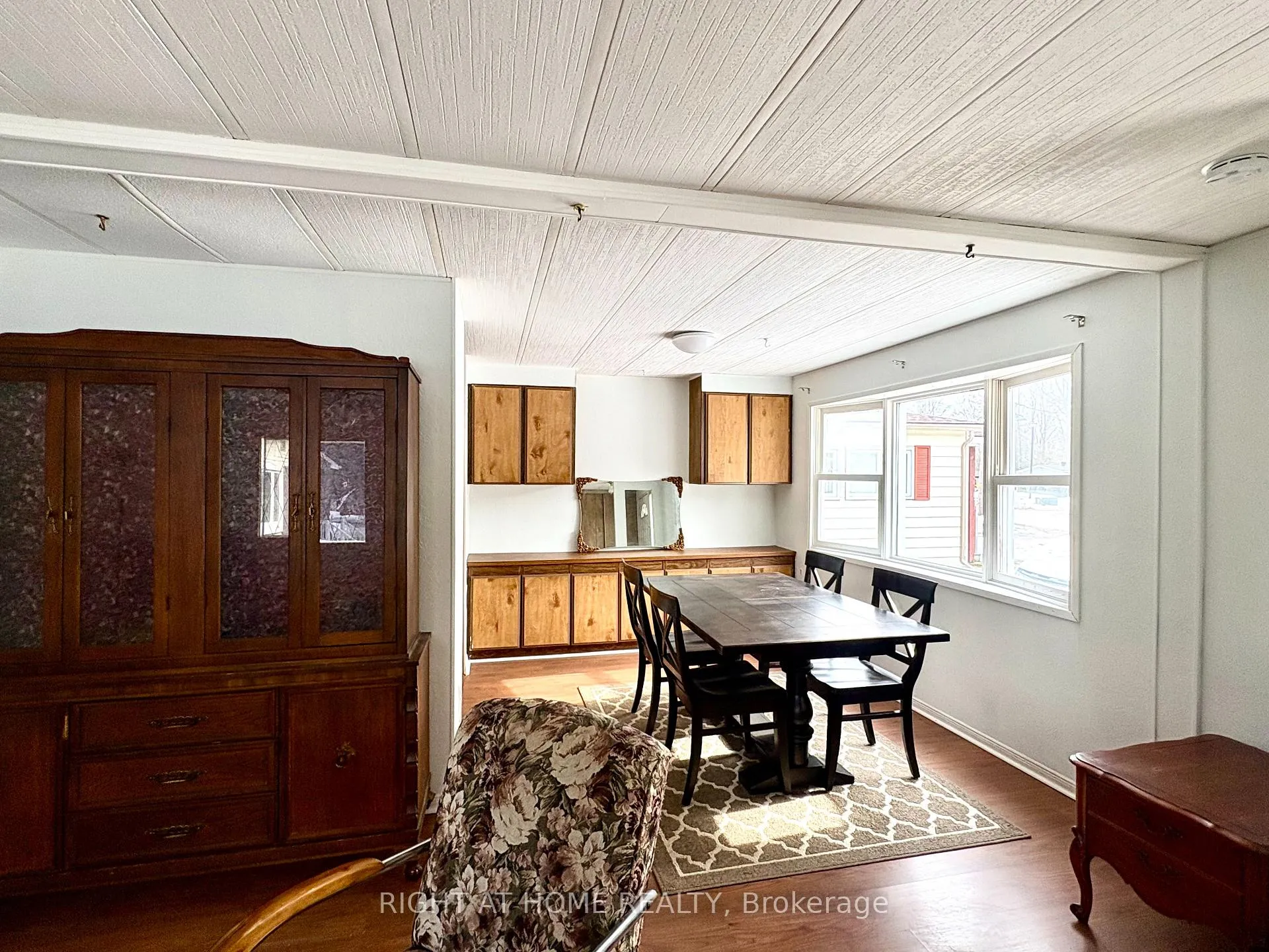 Photo 9 of 14 Sinclair Avenue S, Wasaga Beach — HOMEH
