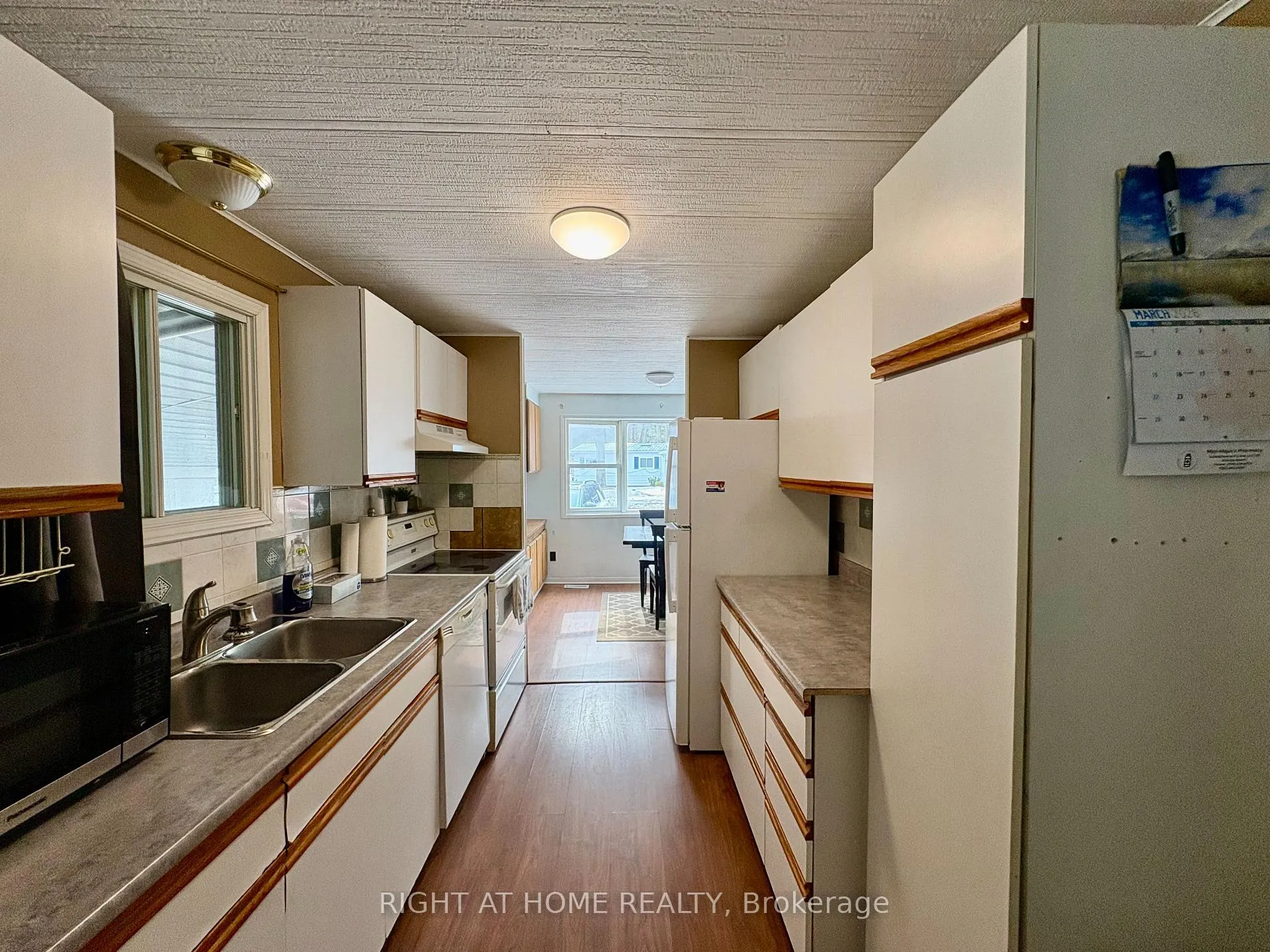 Photo 11 of 14 Sinclair Avenue S, Wasaga Beach — HOMEH