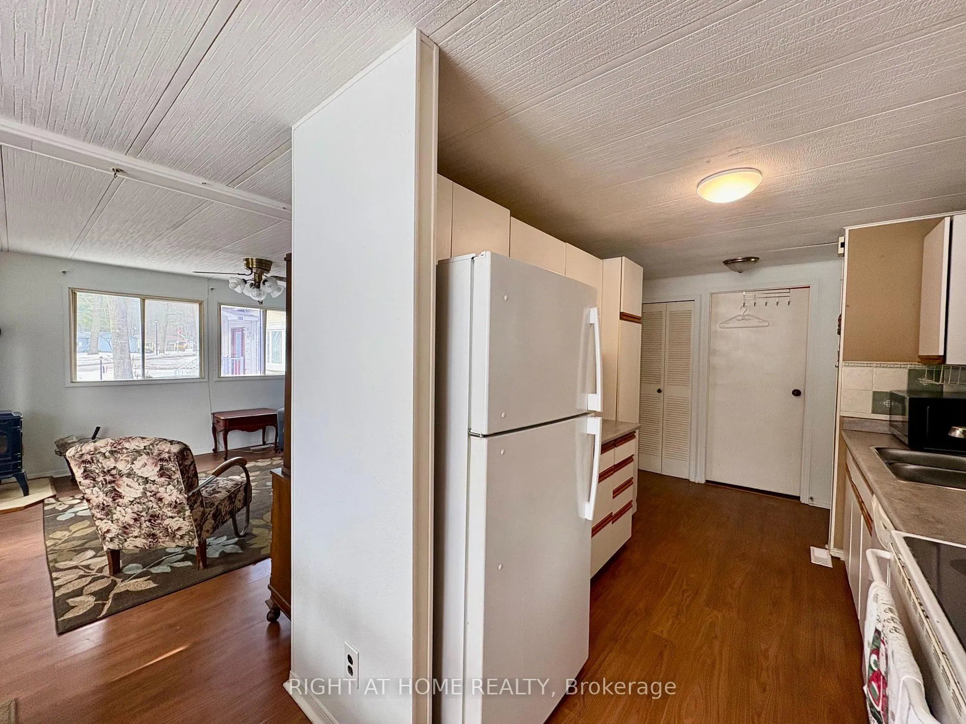 Photo 13 of 14 Sinclair Avenue S, Wasaga Beach — HOMEH