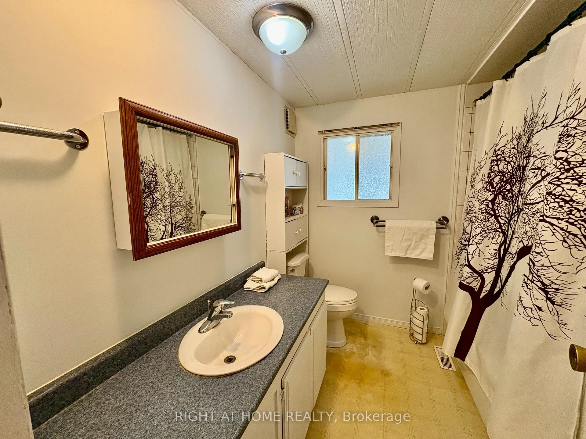 Photo 14 of 14 Sinclair Avenue S, Wasaga Beach — HOMEH