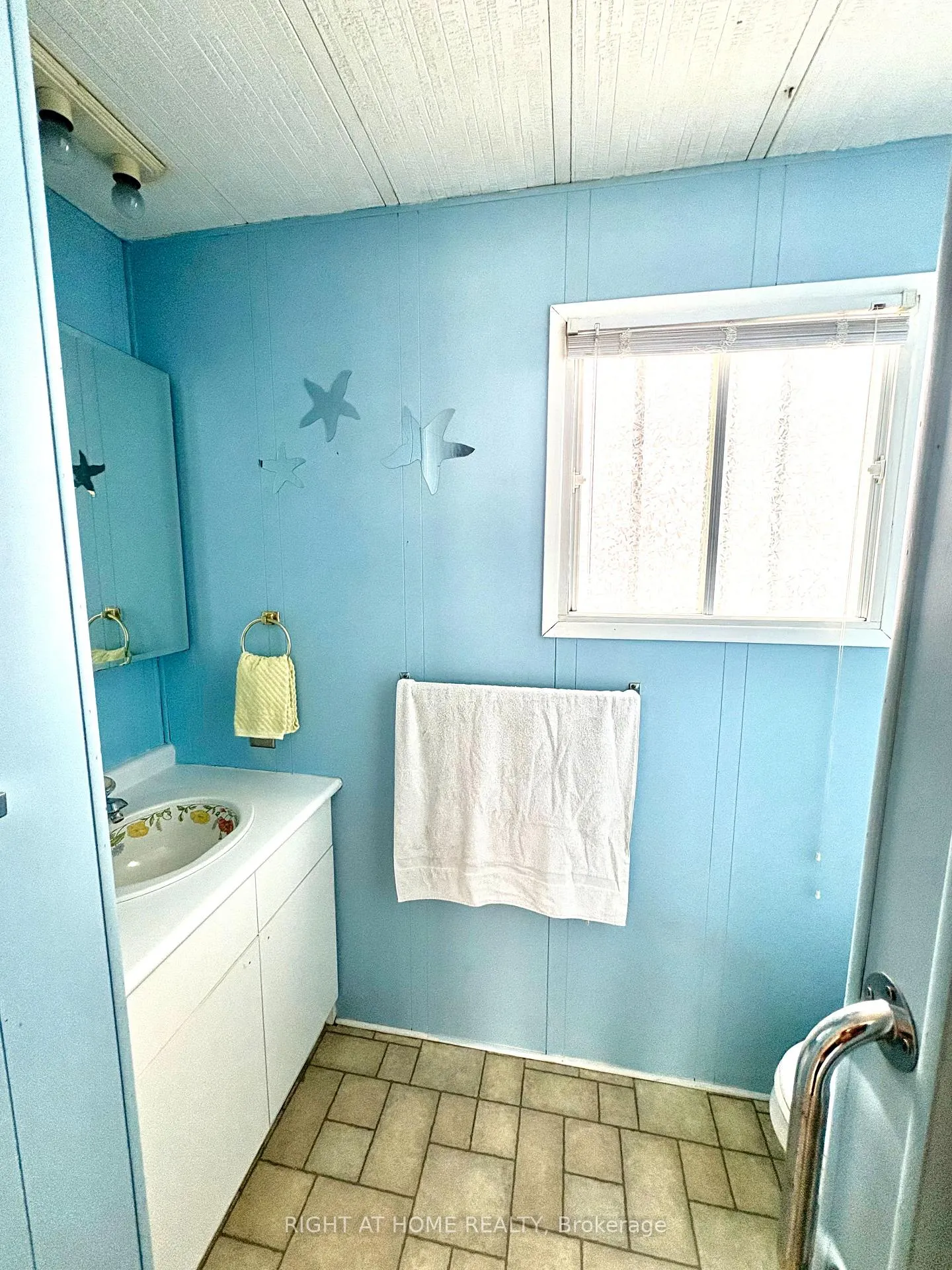Photo 16 of 14 Sinclair Avenue S, Wasaga Beach — HOMEH
