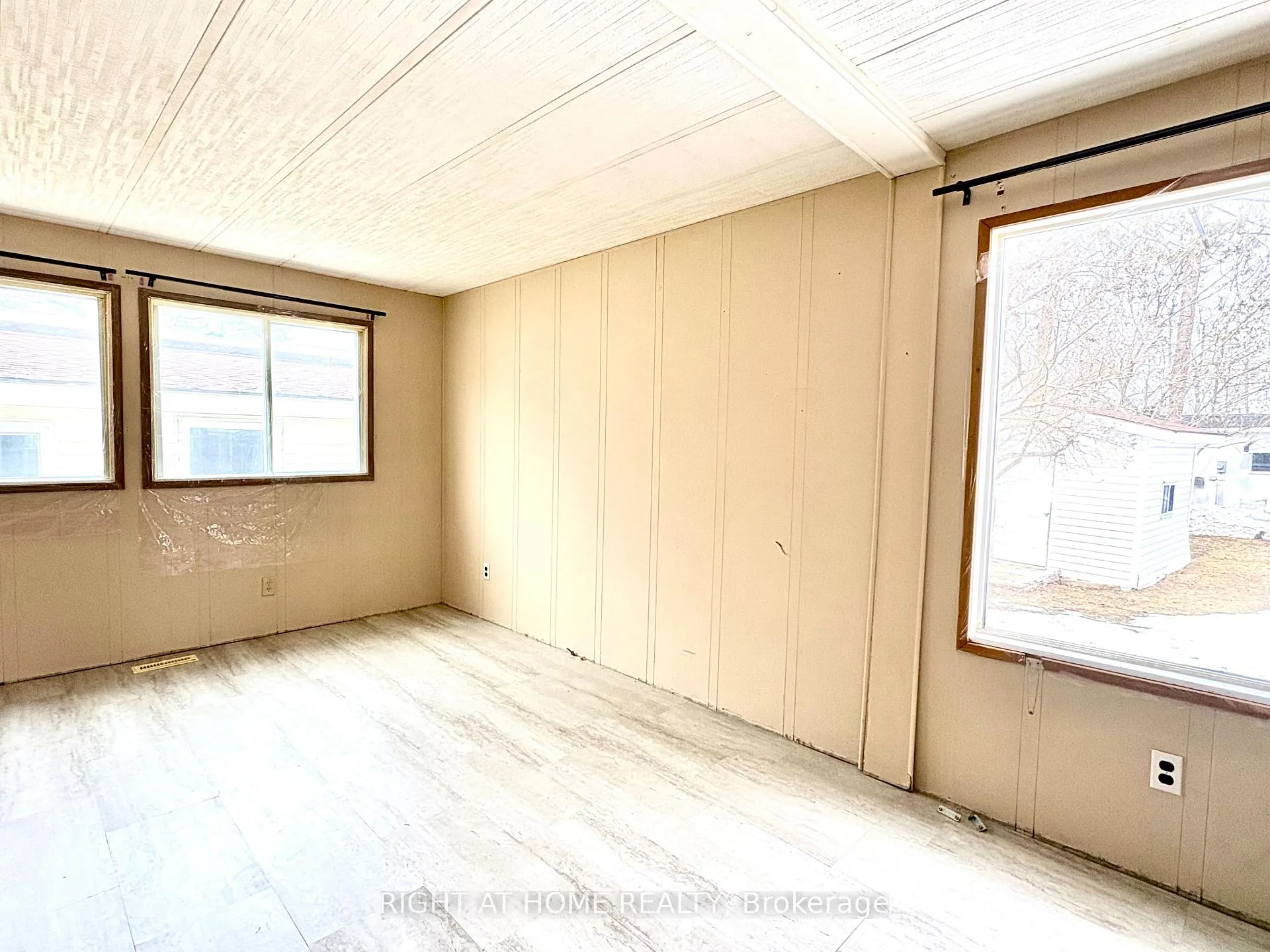 Photo 18 of 14 Sinclair Avenue S, Wasaga Beach — HOMEH