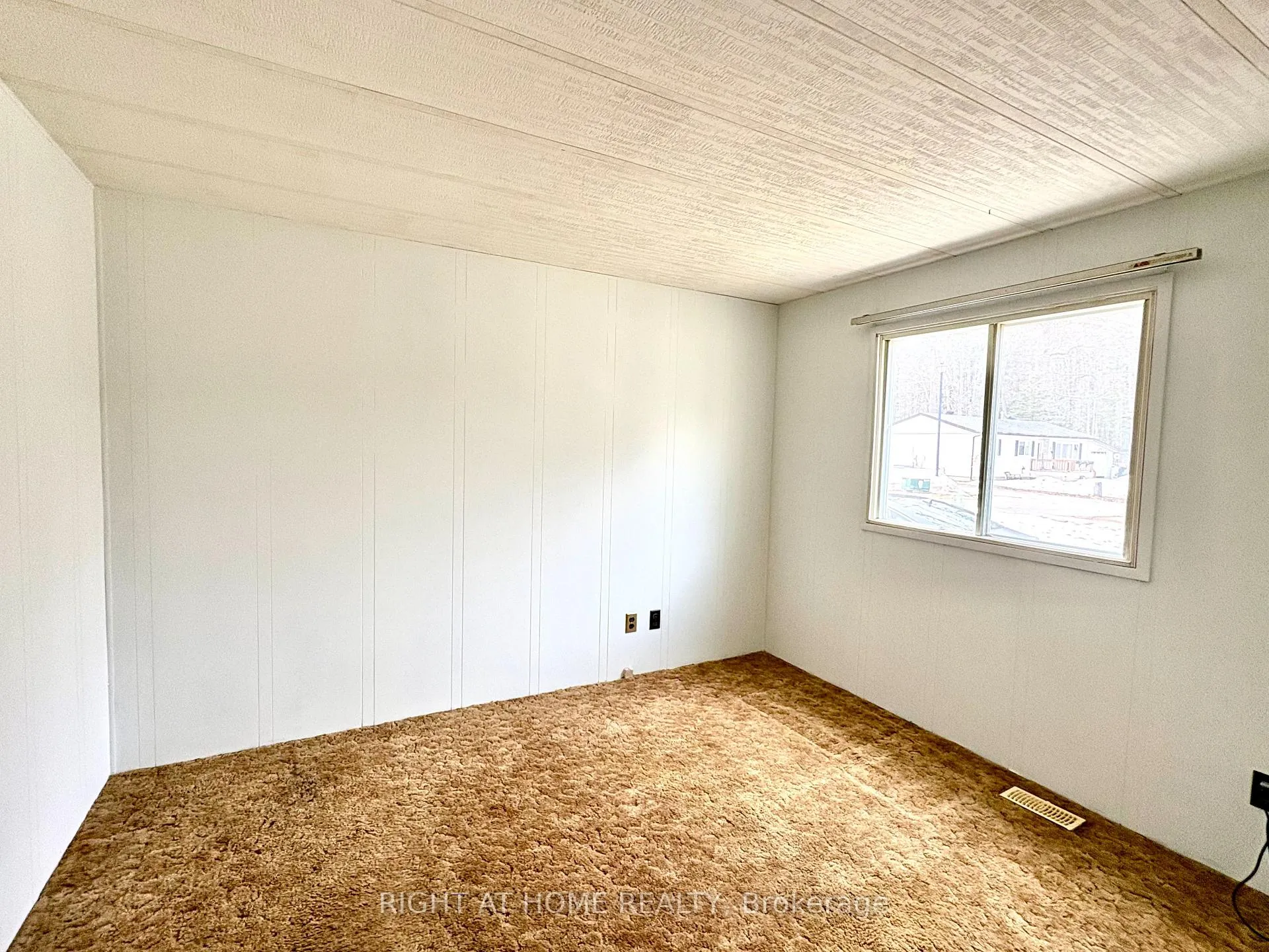 Photo 19 of 14 Sinclair Avenue S, Wasaga Beach — HOMEH