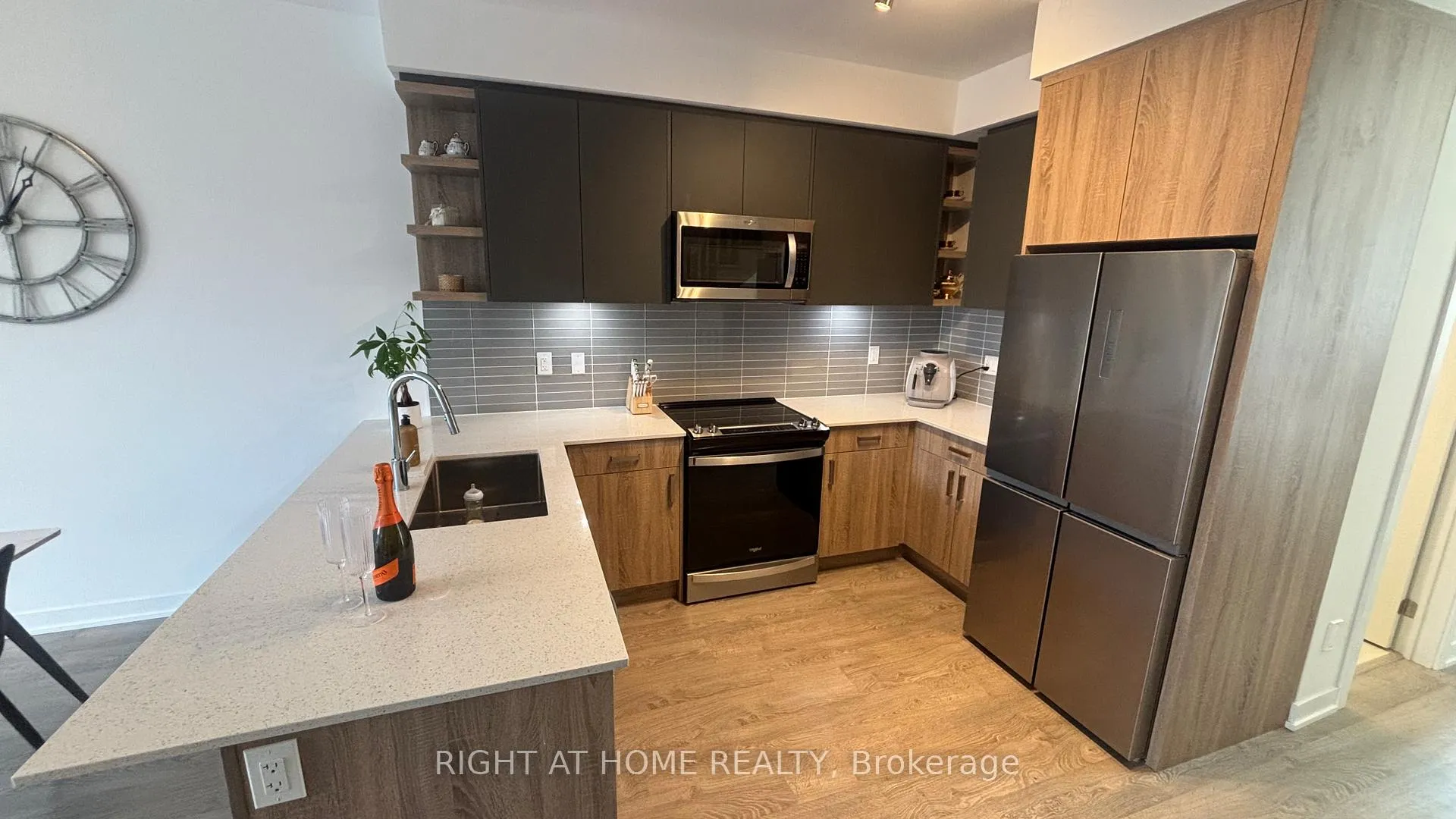 Photo 9 of 110 Green Gardens Boulevard, Toronto, Englemount-Lawrence — HOMEH
