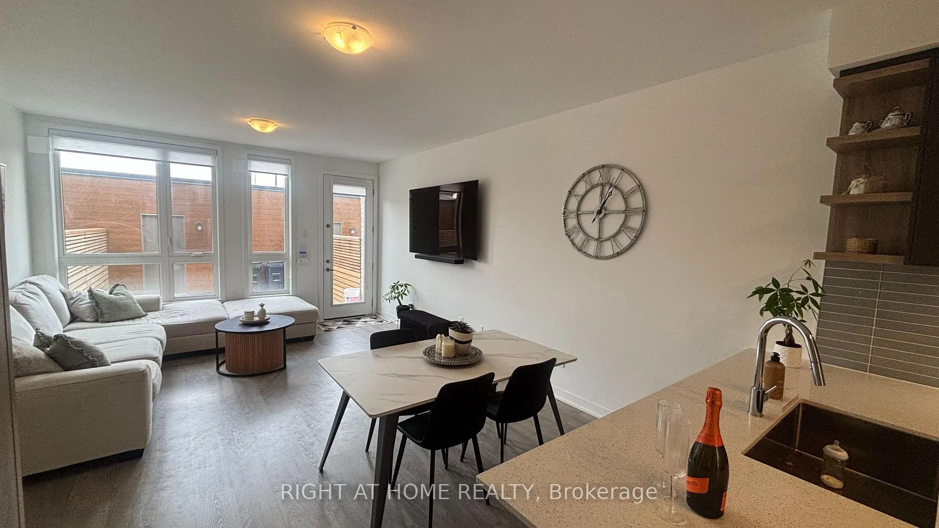 Photo 11 of 110 Green Gardens Boulevard, Toronto, Englemount-Lawrence — HOMEH