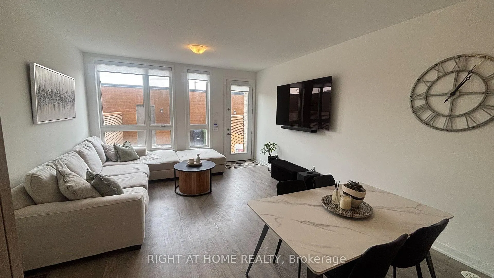 Photo 12 of 110 Green Gardens Boulevard, Toronto, Englemount-Lawrence — HOMEH