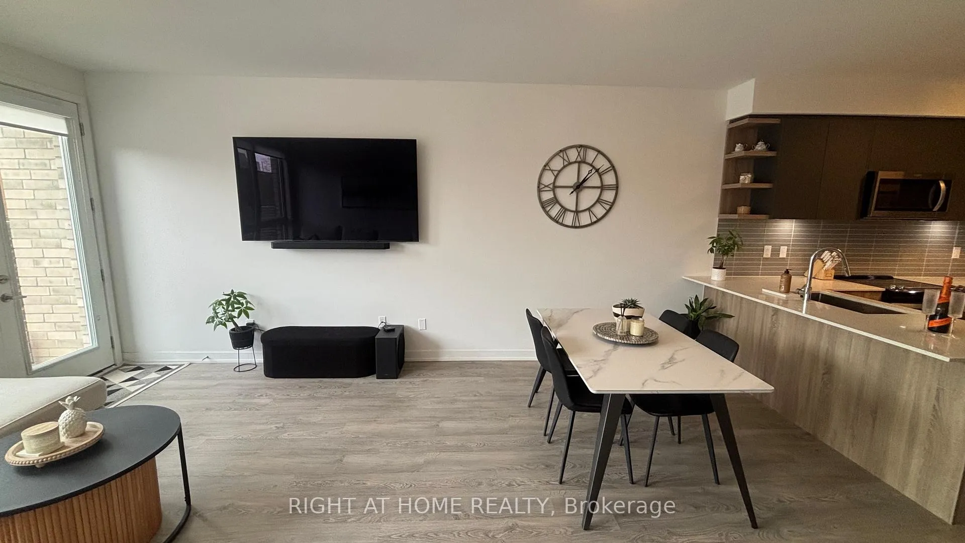 Photo 13 of 110 Green Gardens Boulevard, Toronto, Englemount-Lawrence — HOMEH