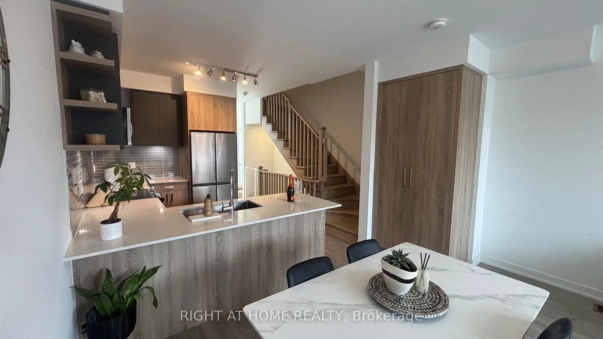 Photo 14 of 110 Green Gardens Boulevard, Toronto, Englemount-Lawrence — HOMEH