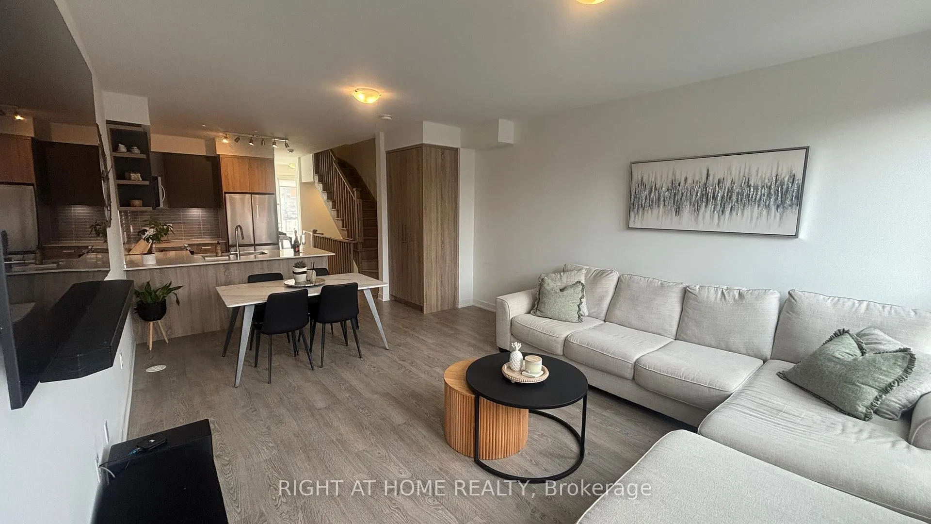 Photo 15 of 110 Green Gardens Boulevard, Toronto, Englemount-Lawrence — HOMEH