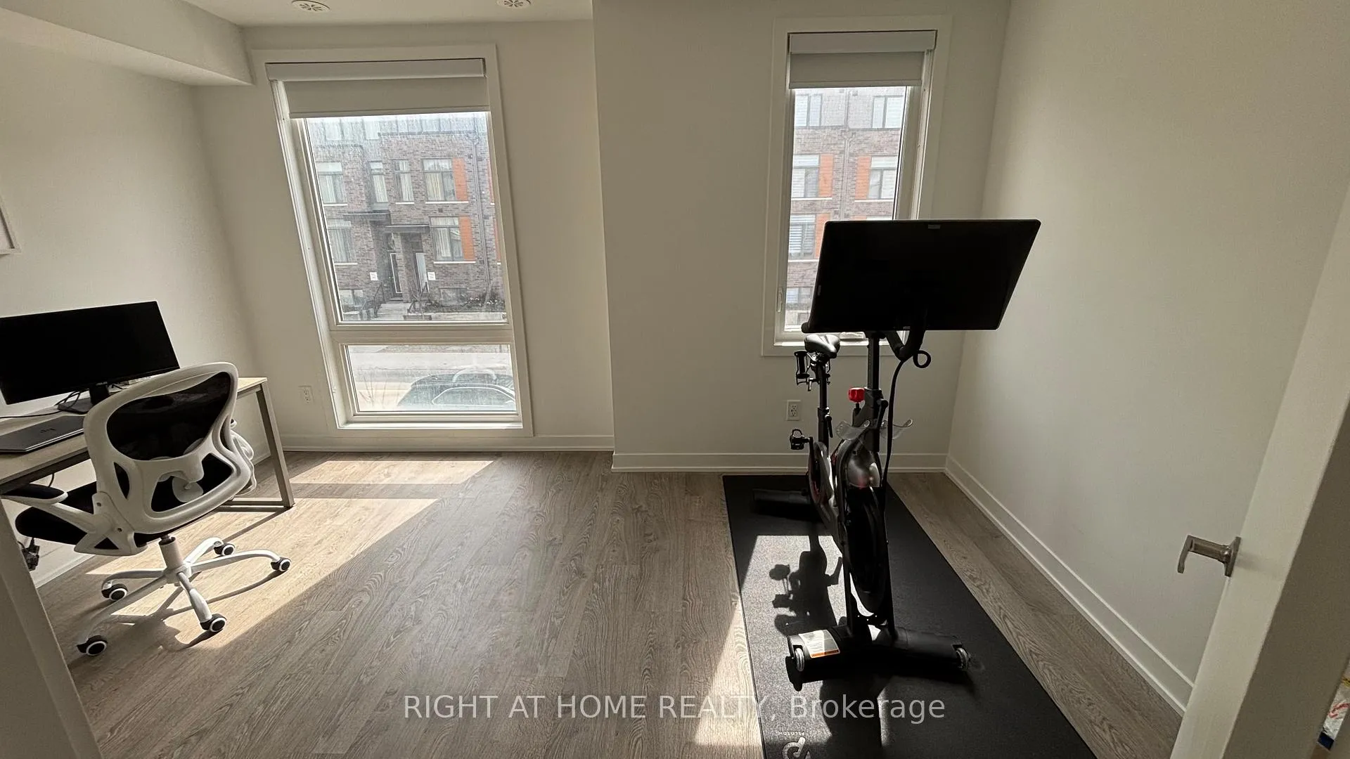 Photo 16 of 110 Green Gardens Boulevard, Toronto, Englemount-Lawrence — HOMEH