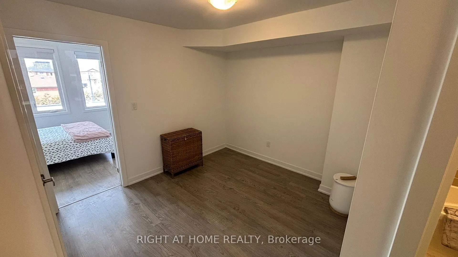 Photo 21 of 110 Green Gardens Boulevard, Toronto, Englemount-Lawrence — HOMEH
