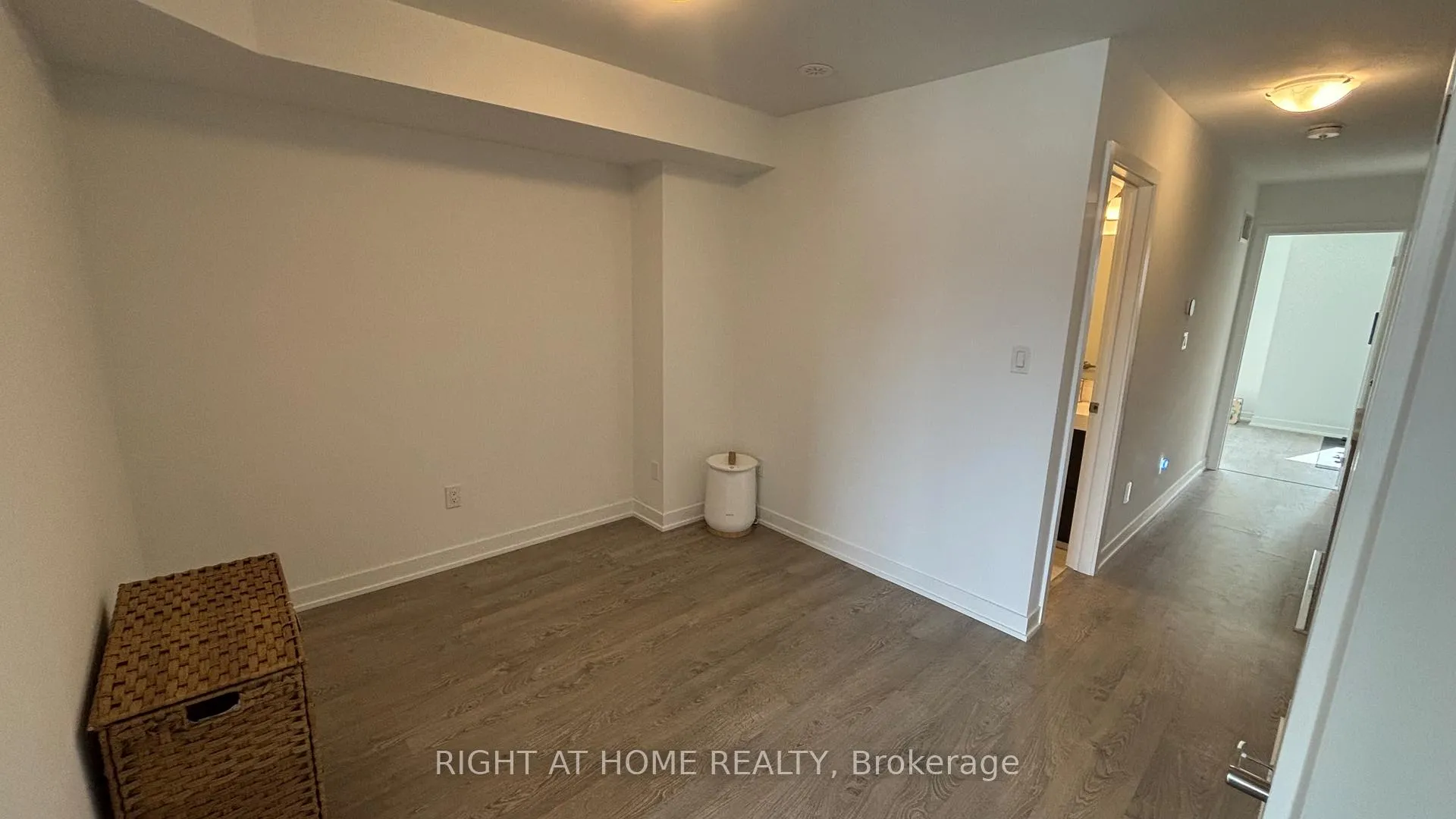 Photo 22 of 110 Green Gardens Boulevard, Toronto, Englemount-Lawrence — HOMEH