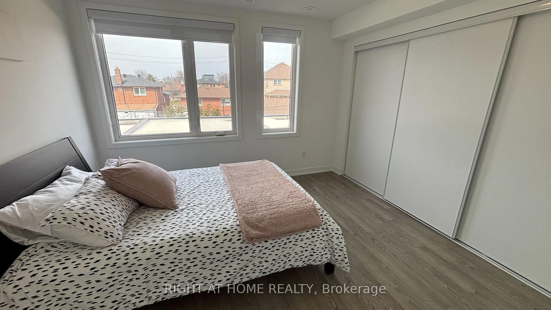 Photo 24 of 110 Green Gardens Boulevard, Toronto, Englemount-Lawrence — HOMEH