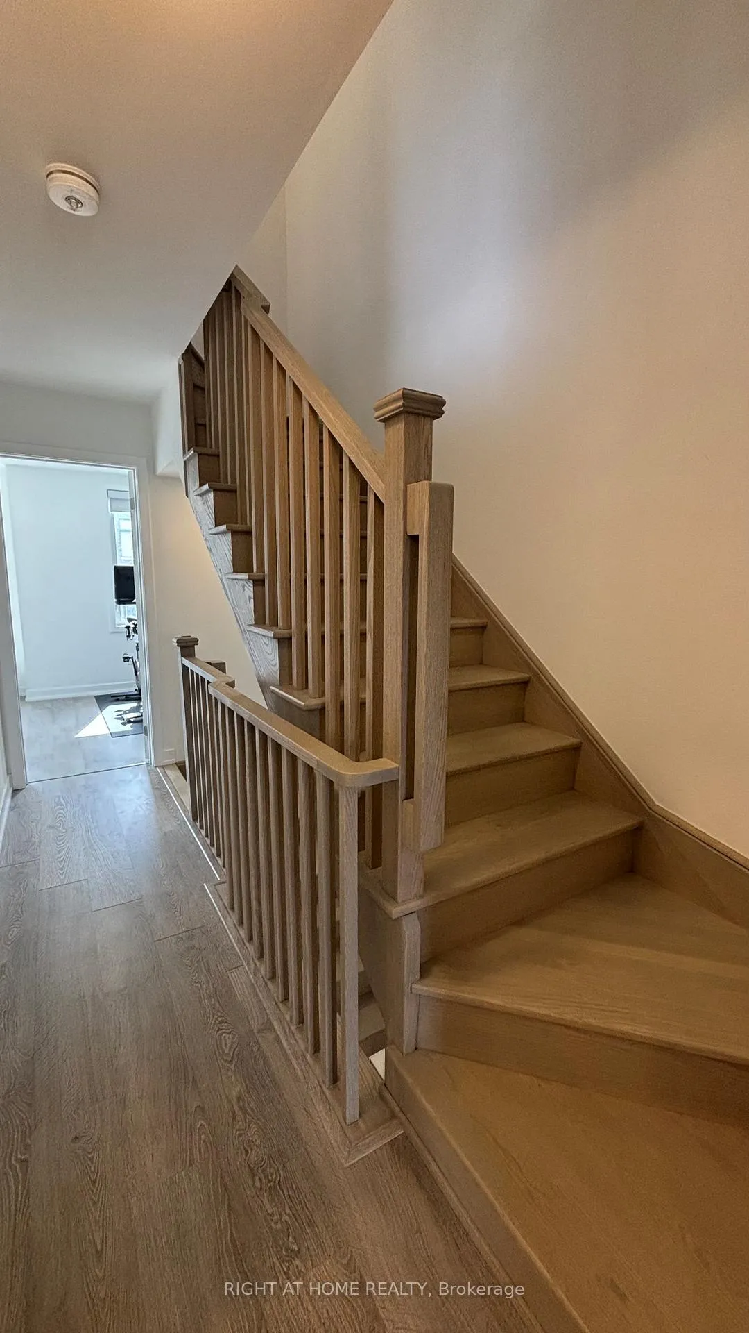 Photo 26 of 110 Green Gardens Boulevard, Toronto, Englemount-Lawrence — HOMEH