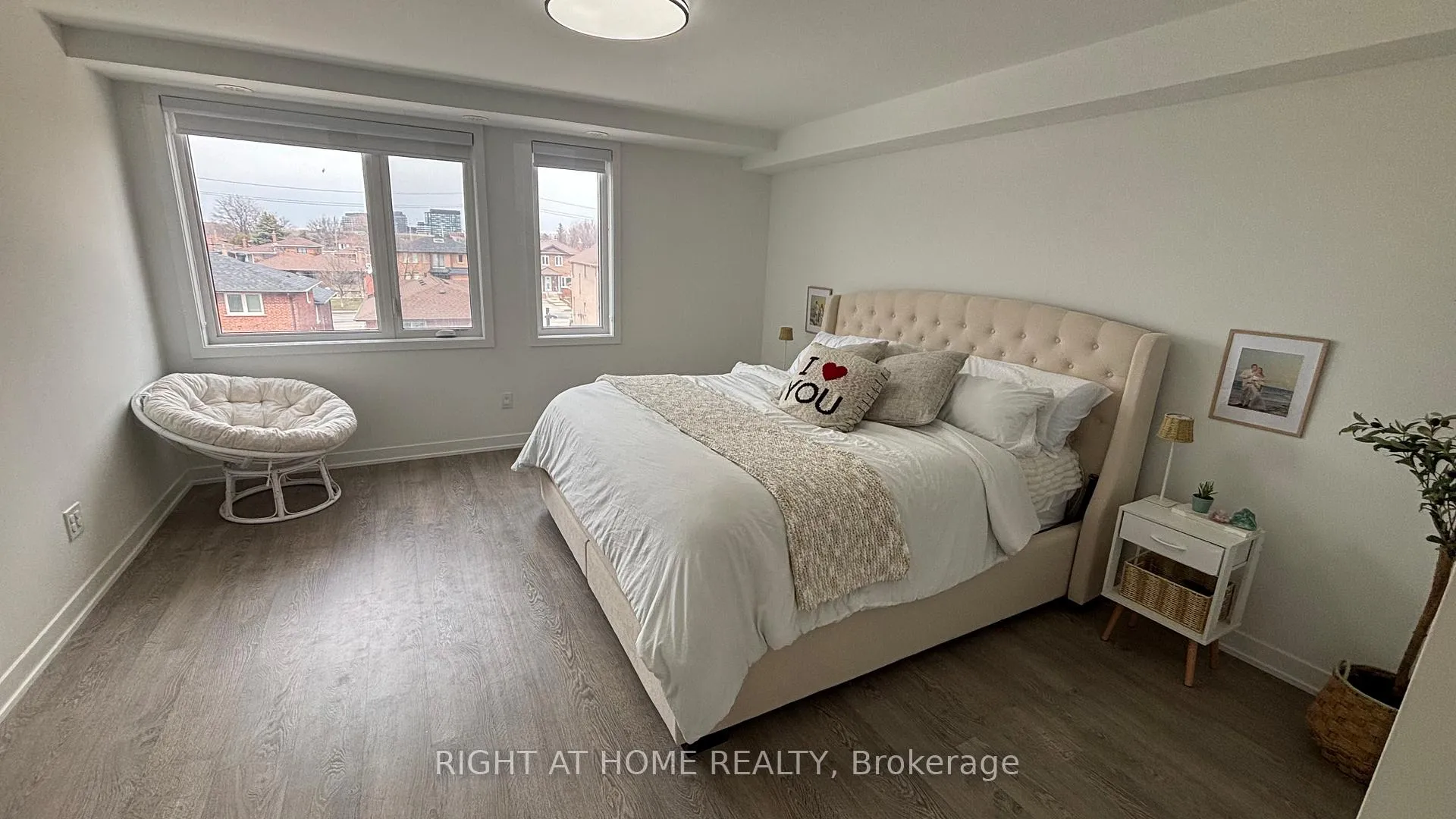 Photo 33 of 110 Green Gardens Boulevard, Toronto, Englemount-Lawrence — HOMEH