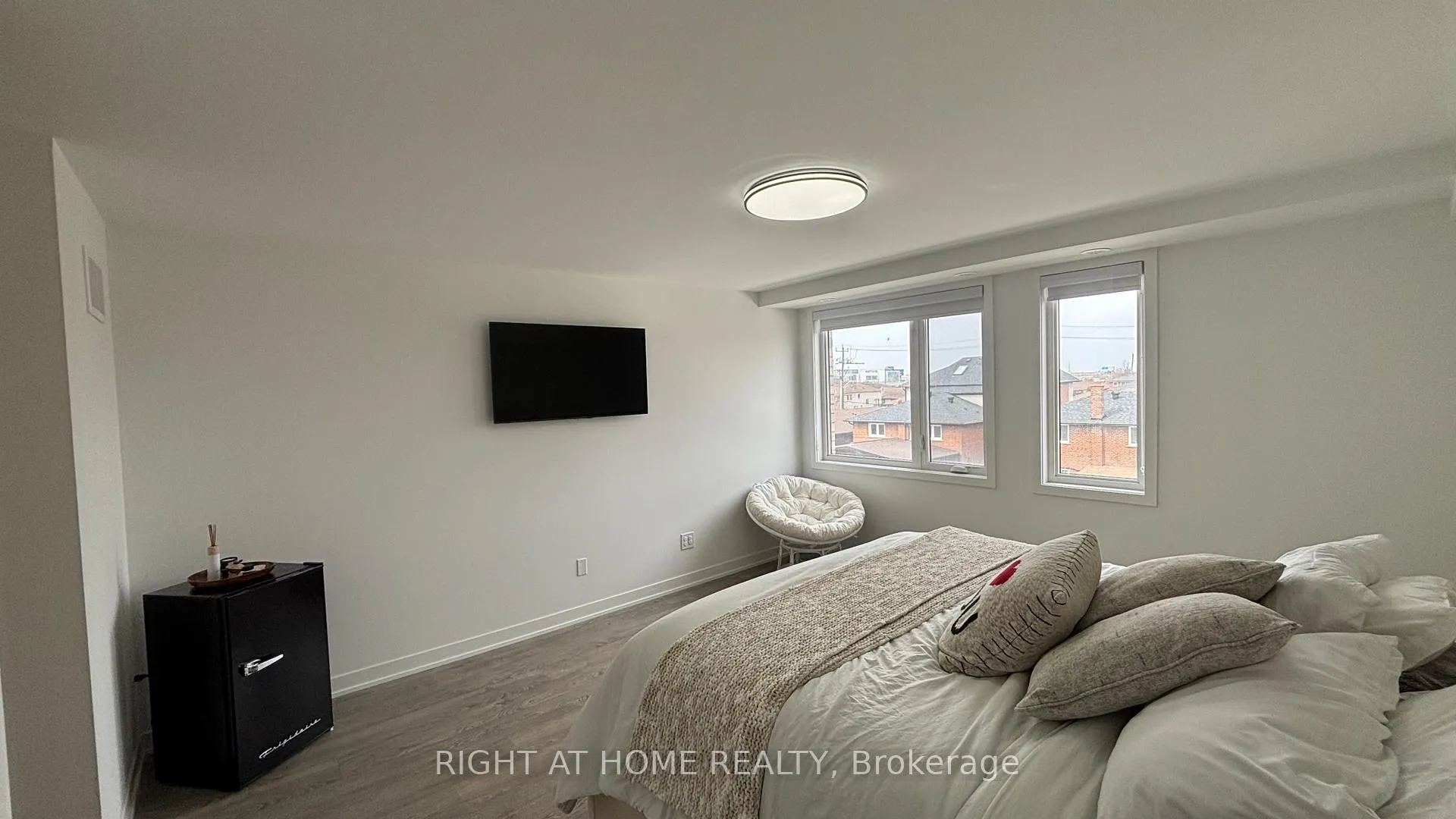 Photo 34 of 110 Green Gardens Boulevard, Toronto, Englemount-Lawrence — HOMEH