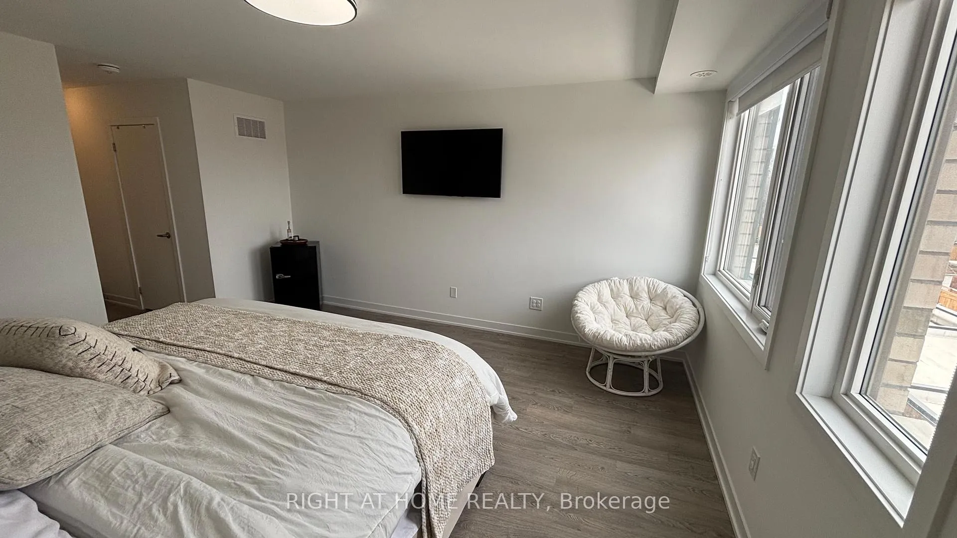 Photo 36 of 110 Green Gardens Boulevard, Toronto, Englemount-Lawrence — HOMEH