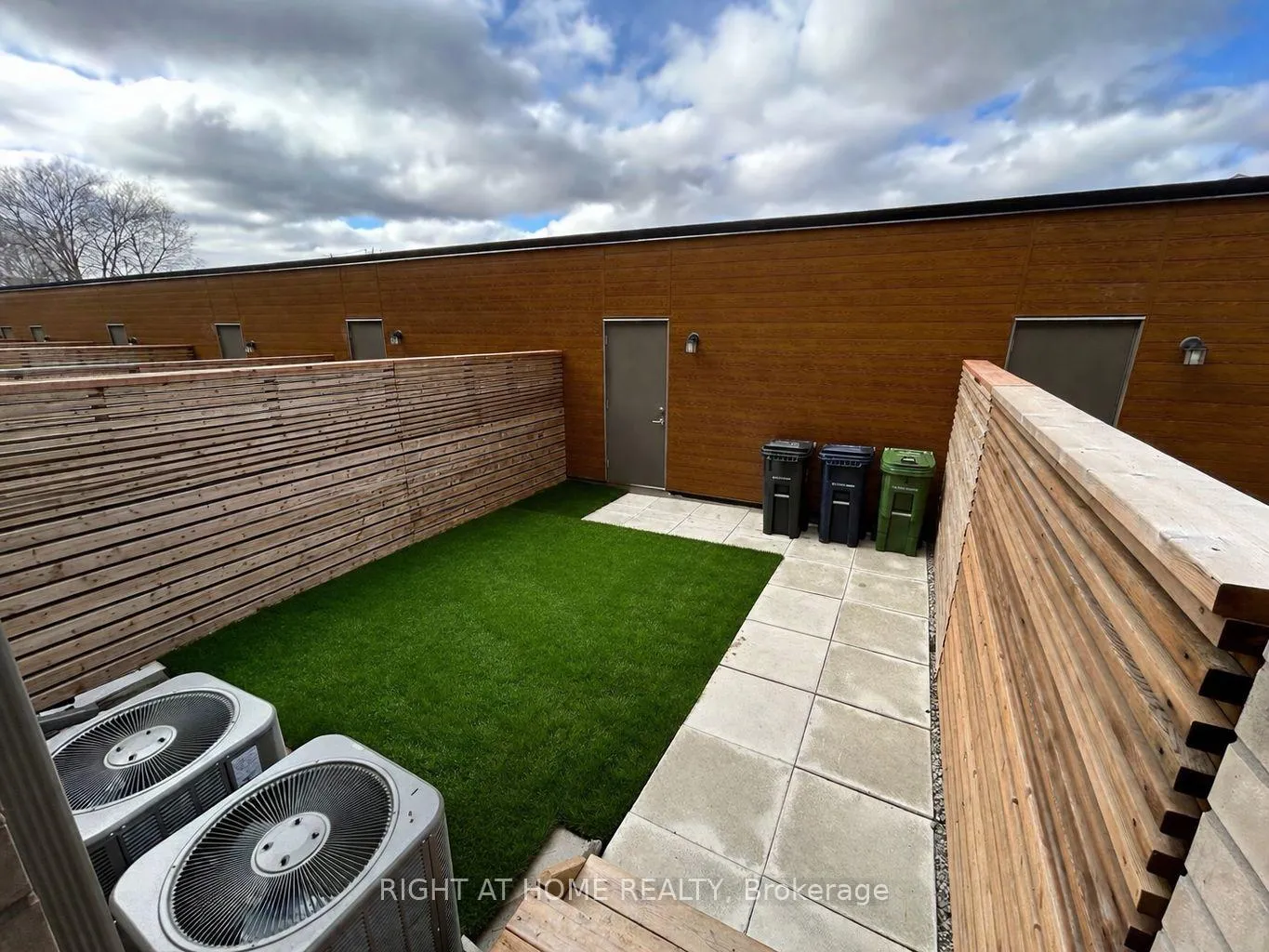 Photo 37 of 110 Green Gardens Boulevard, Toronto, Englemount-Lawrence — HOMEH