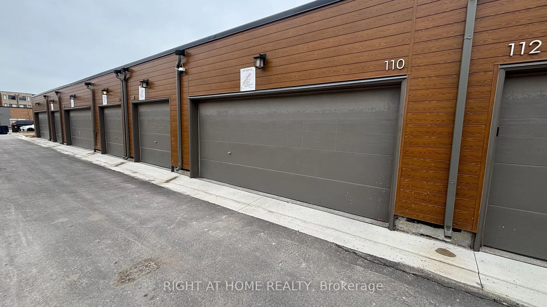 Photo 38 of 110 Green Gardens Boulevard, Toronto, Englemount-Lawrence — HOMEH