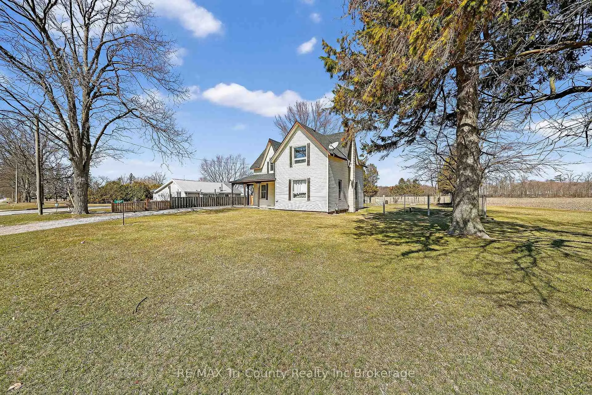 Photo 6 of 591 Lakeshore Road, Norfolk, Rural Houghton — HOMEH