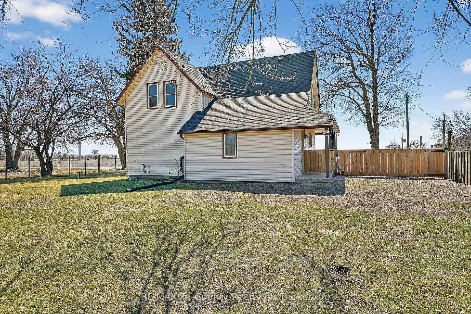 Photo 8 of 591 Lakeshore Road, Norfolk, Rural Houghton — HOMEH