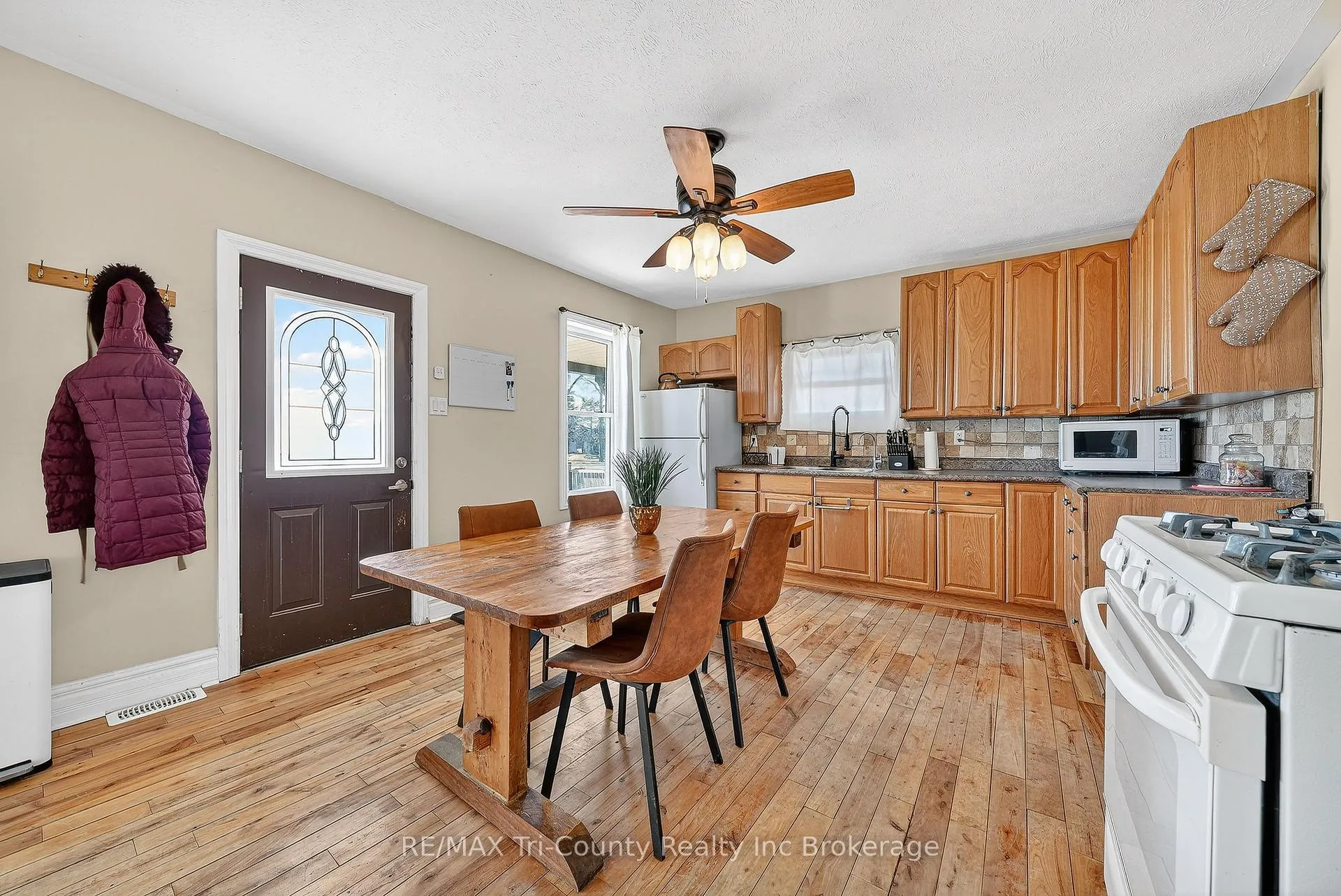 Photo 18 of 591 Lakeshore Road, Norfolk, Rural Houghton — HOMEH