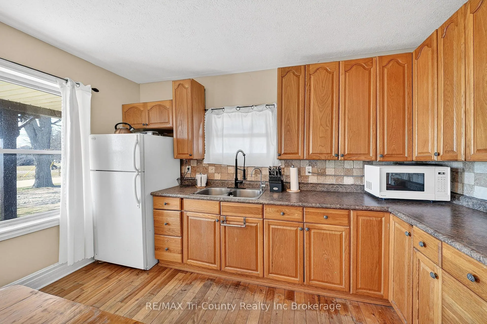 Photo 23 of 591 Lakeshore Road, Norfolk, Rural Houghton — HOMEH