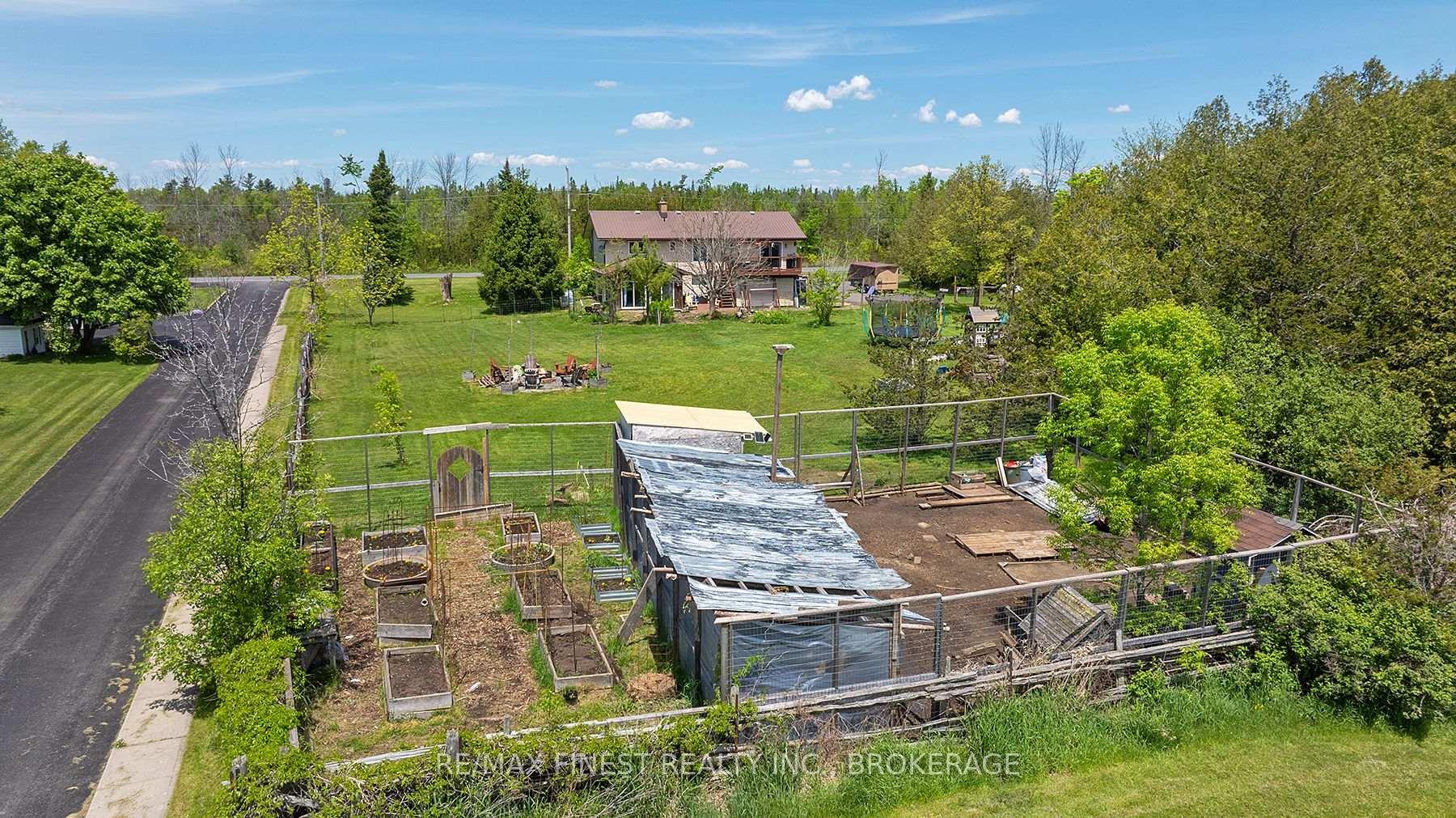 Photo 10 of 706 Caton Road, Loyalist, Lennox and Addington - South — HOMEH