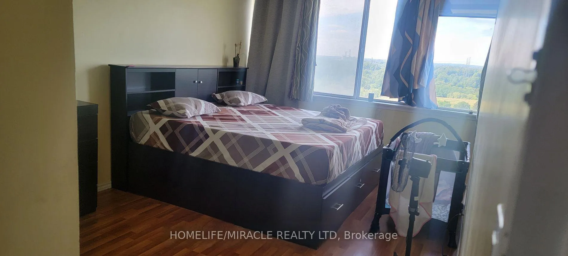Photo 8 of Unit 1407, 10 Markbrook Lane, Etobicoke, Mount Olive-Silverstone-Jamestown — HOMEH