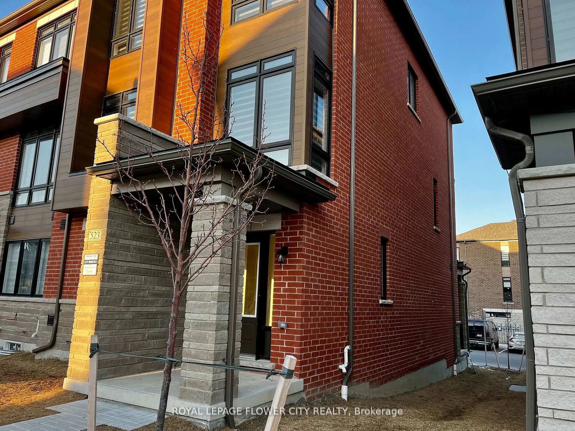 Photo 2 of 523 Danks Ridge Drive, Ajax, South East — HOMEH
