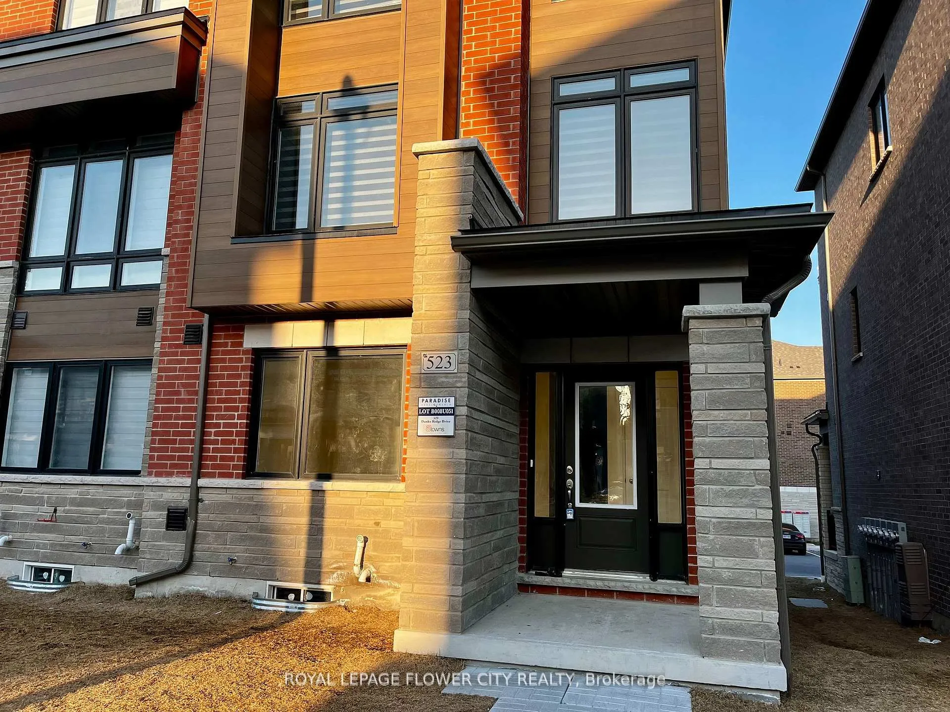 Photo 3 of 523 Danks Ridge Drive, Ajax, South East — HOMEH