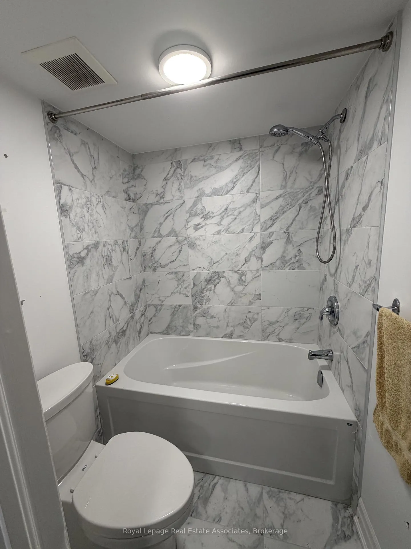 Photo 6 of Unit 1, 46 Dell Park Avenue, Toronto, Englemount-Lawrence — HOMEH