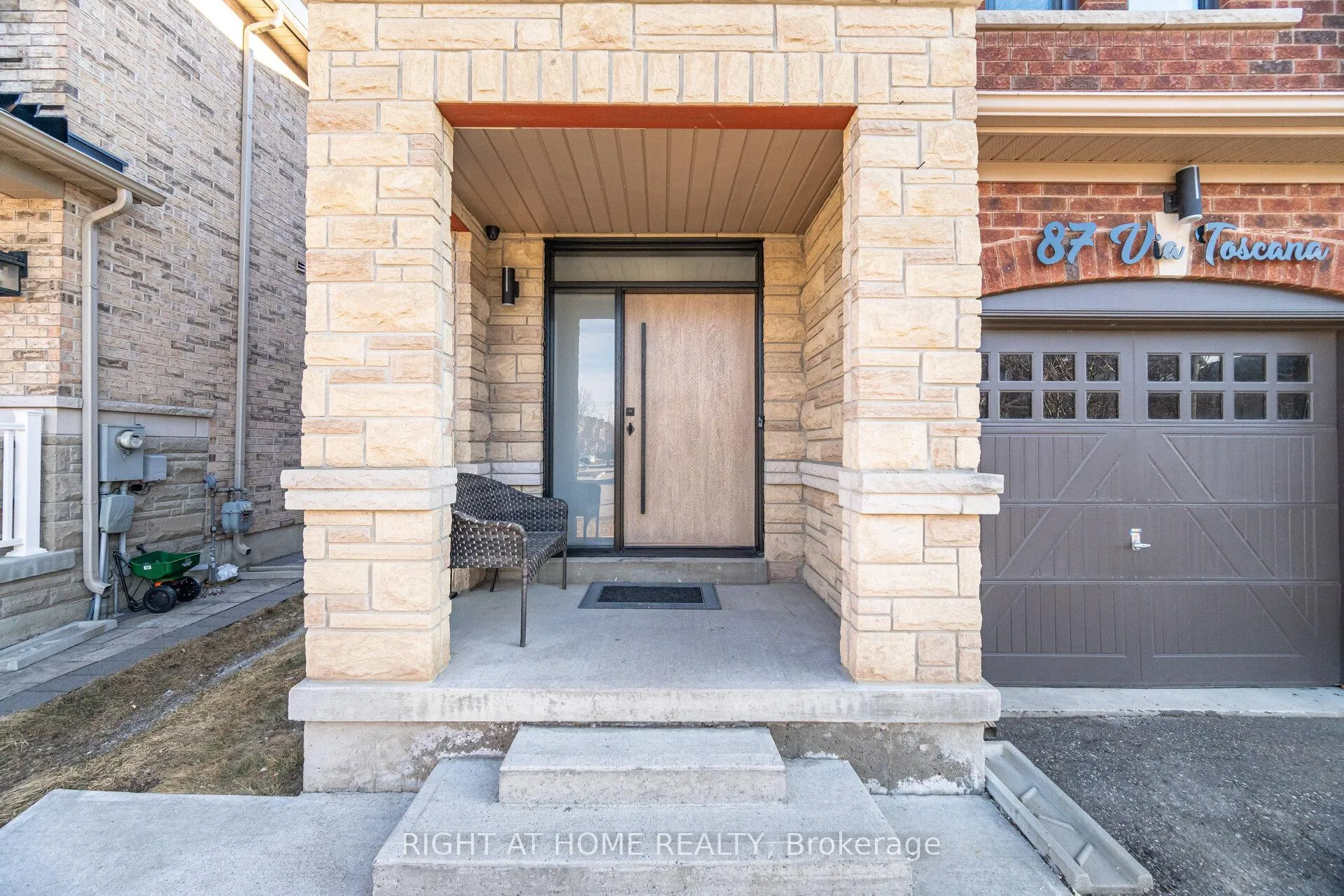 Photo 3 of 87 Via Toscana Drive, Vaughan, Vellore Village — HOMEH