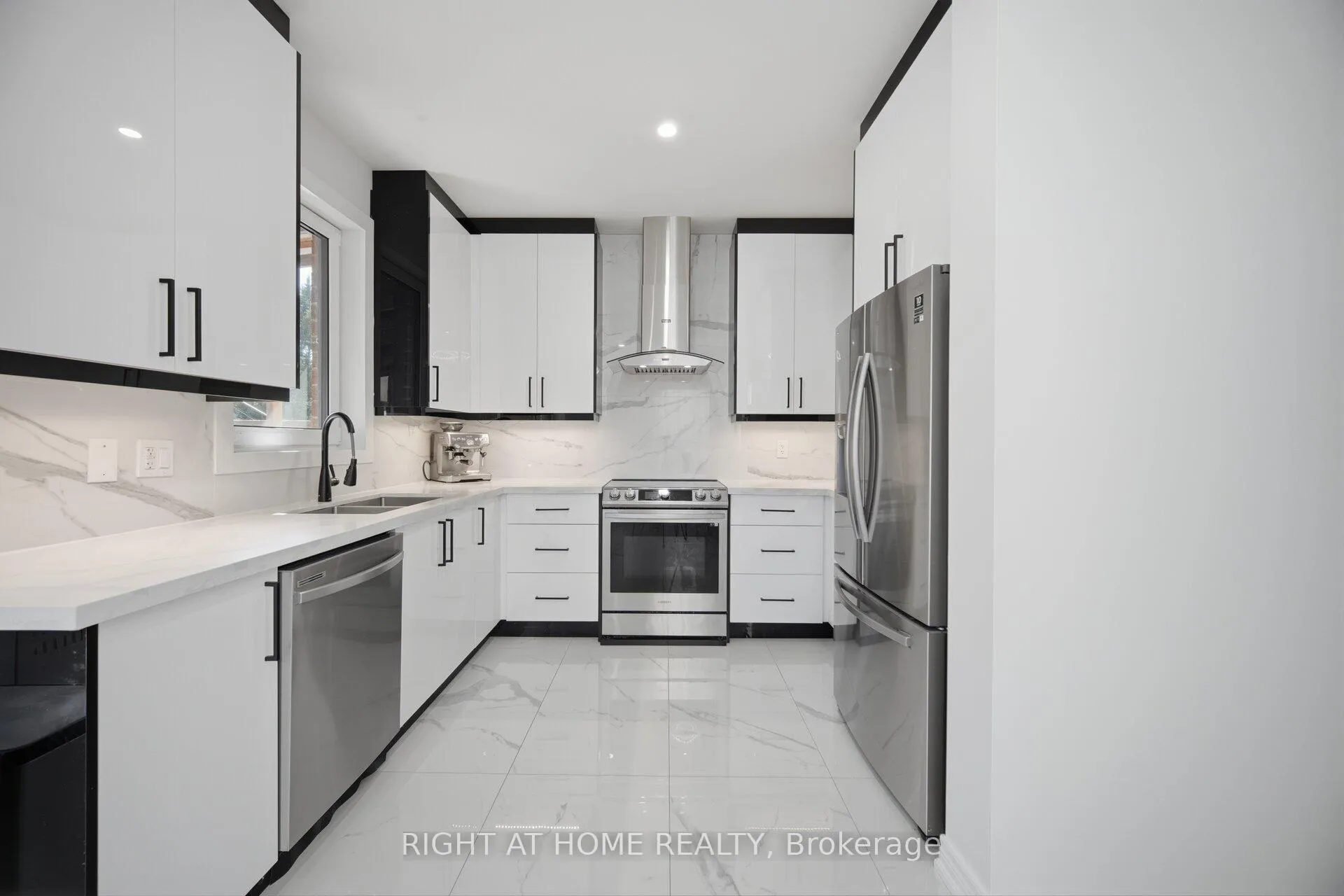 Photo 13 of 87 Via Toscana Drive, Vaughan, Vellore Village — HOMEH