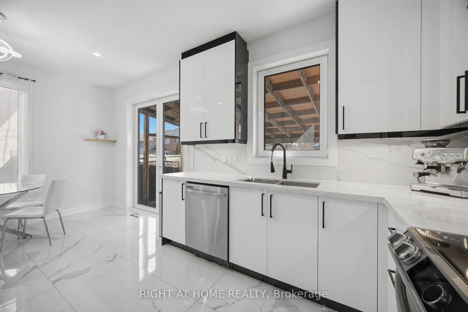 Photo 14 of 87 Via Toscana Drive, Vaughan, Vellore Village — HOMEH