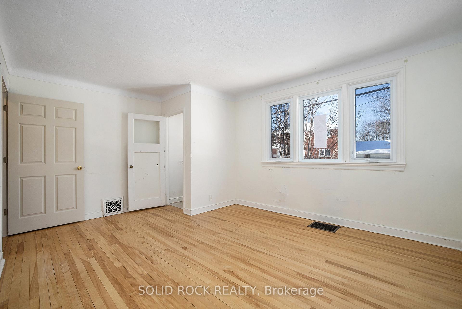 Photo 6 of 1653 Edge Hill Place, Ottawa, Ridgemont — HOMEH