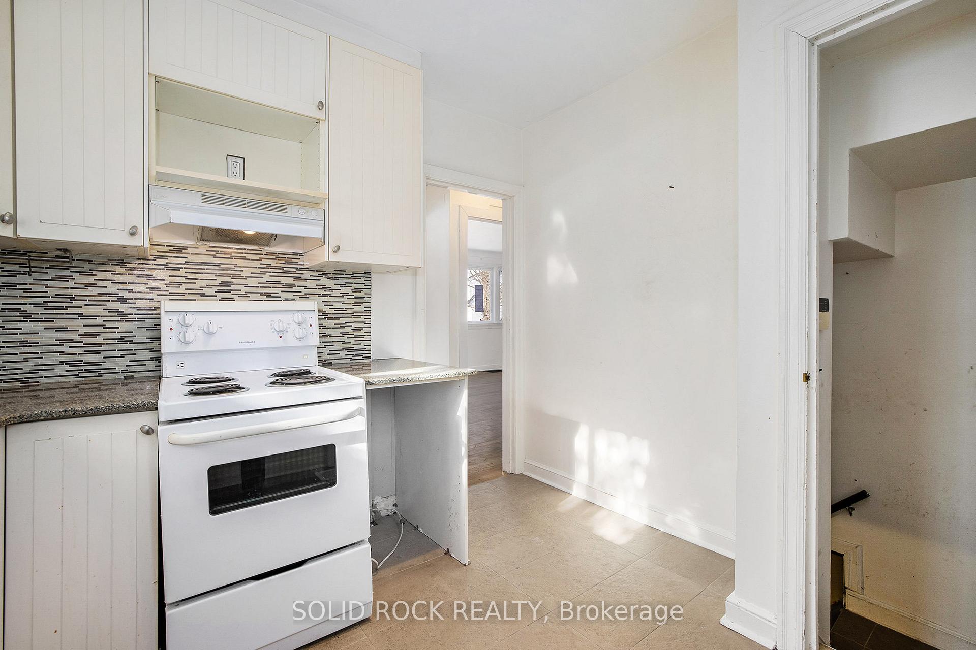 Photo 14 of 1653 Edge Hill Place, Ottawa, Ridgemont — HOMEH