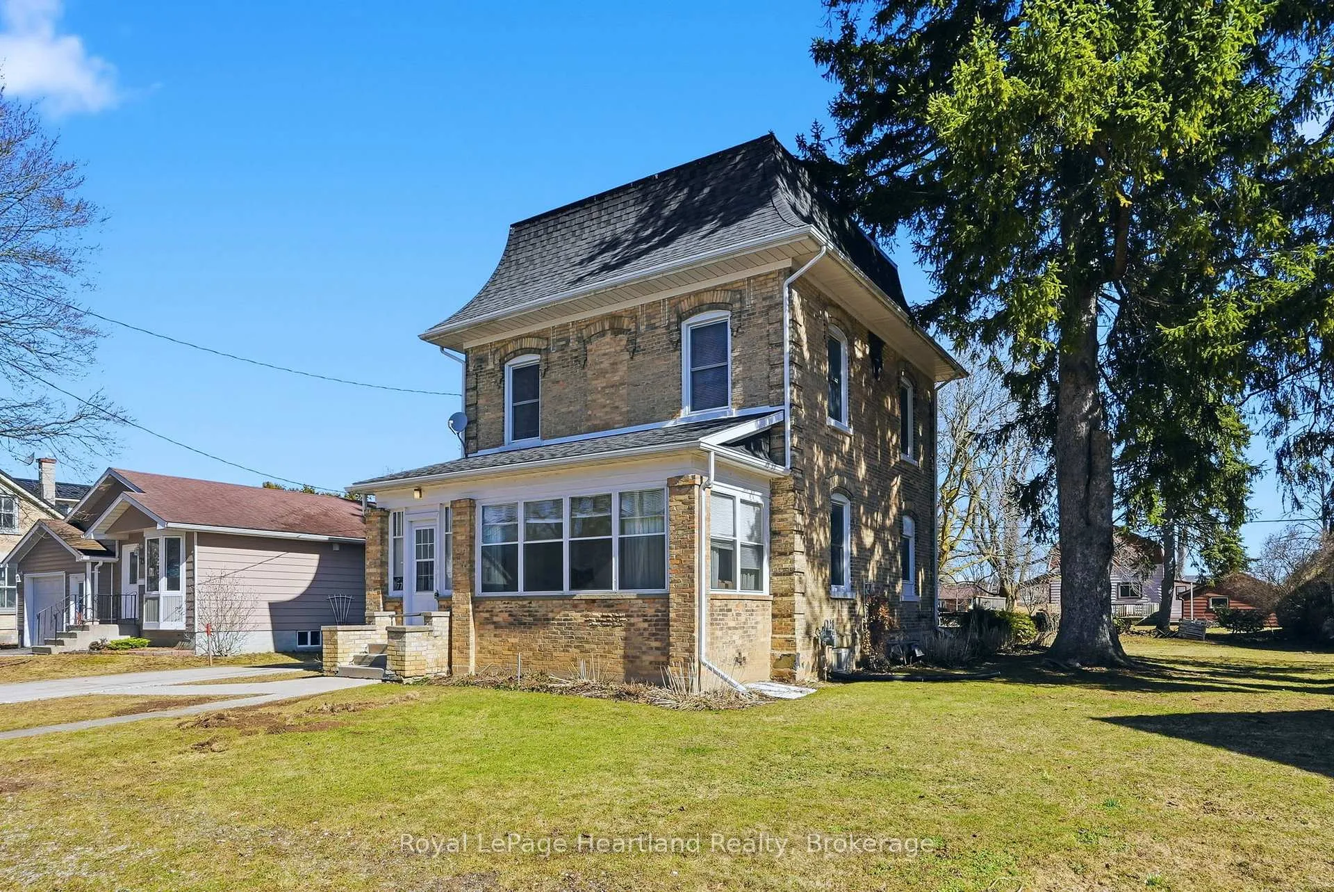 Photo 2 of 77 King Street S, Minto — HOMEH